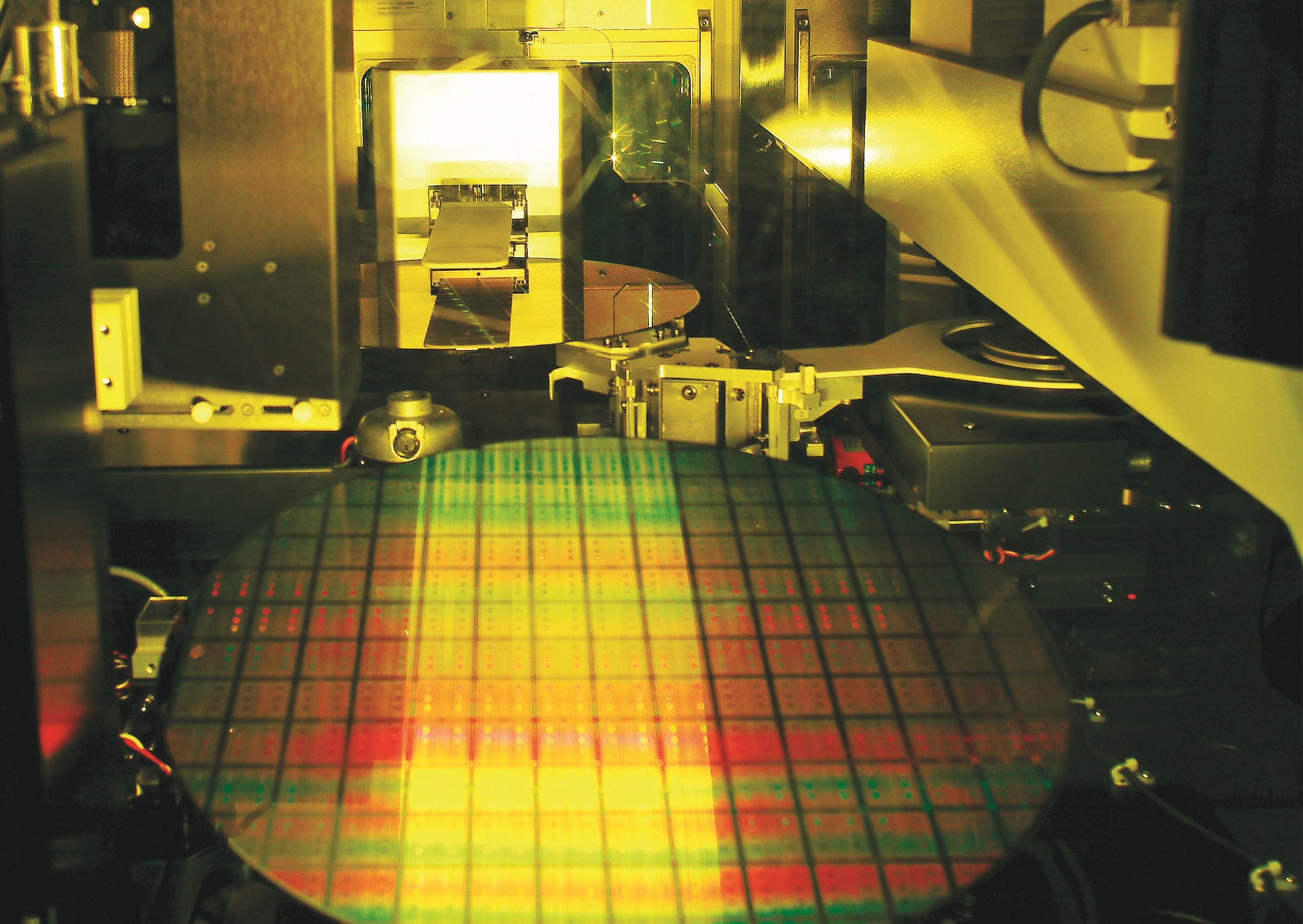 以台積電為中心的「超級聯盟」（Grand Alliance）為張忠謀首創，他把晶圓製程從傳統半導體廠分切出來，專精製造，全球半導體產業出現了變化。（台積電提供）