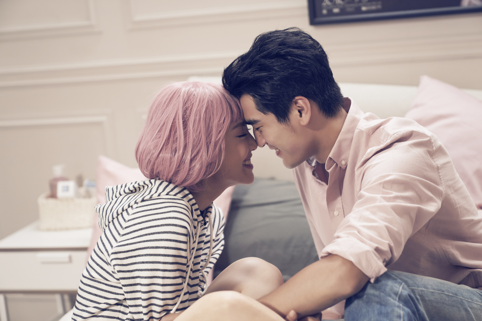 小8與有「小金城武」之稱的涂善存，在戴愛玲首波主打歌《懦弱》中飾演男女主角。