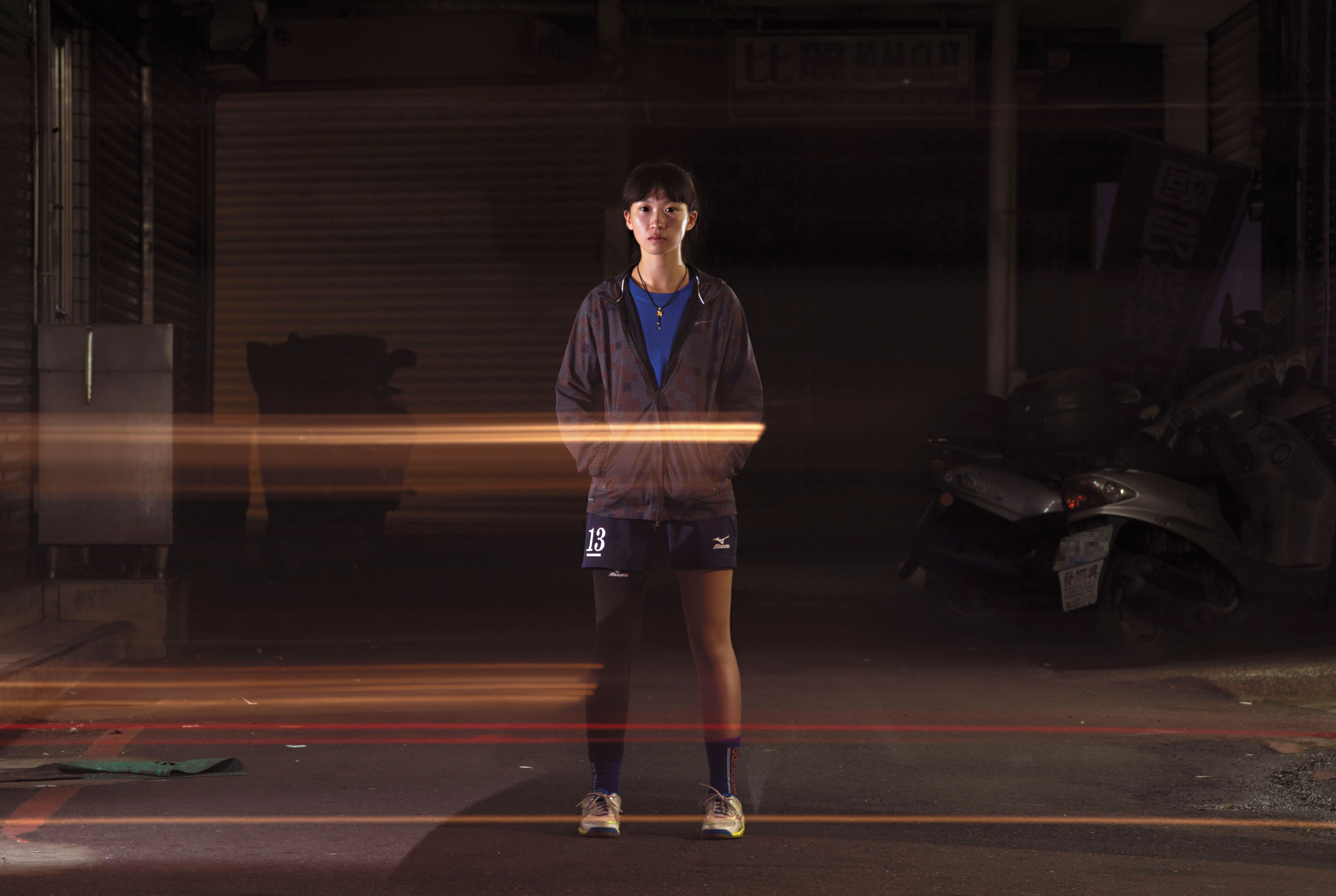 酸民留言批評陳玟卉大熱天還穿絲襪，殊不知，她右腳長年要穿壓力衣。