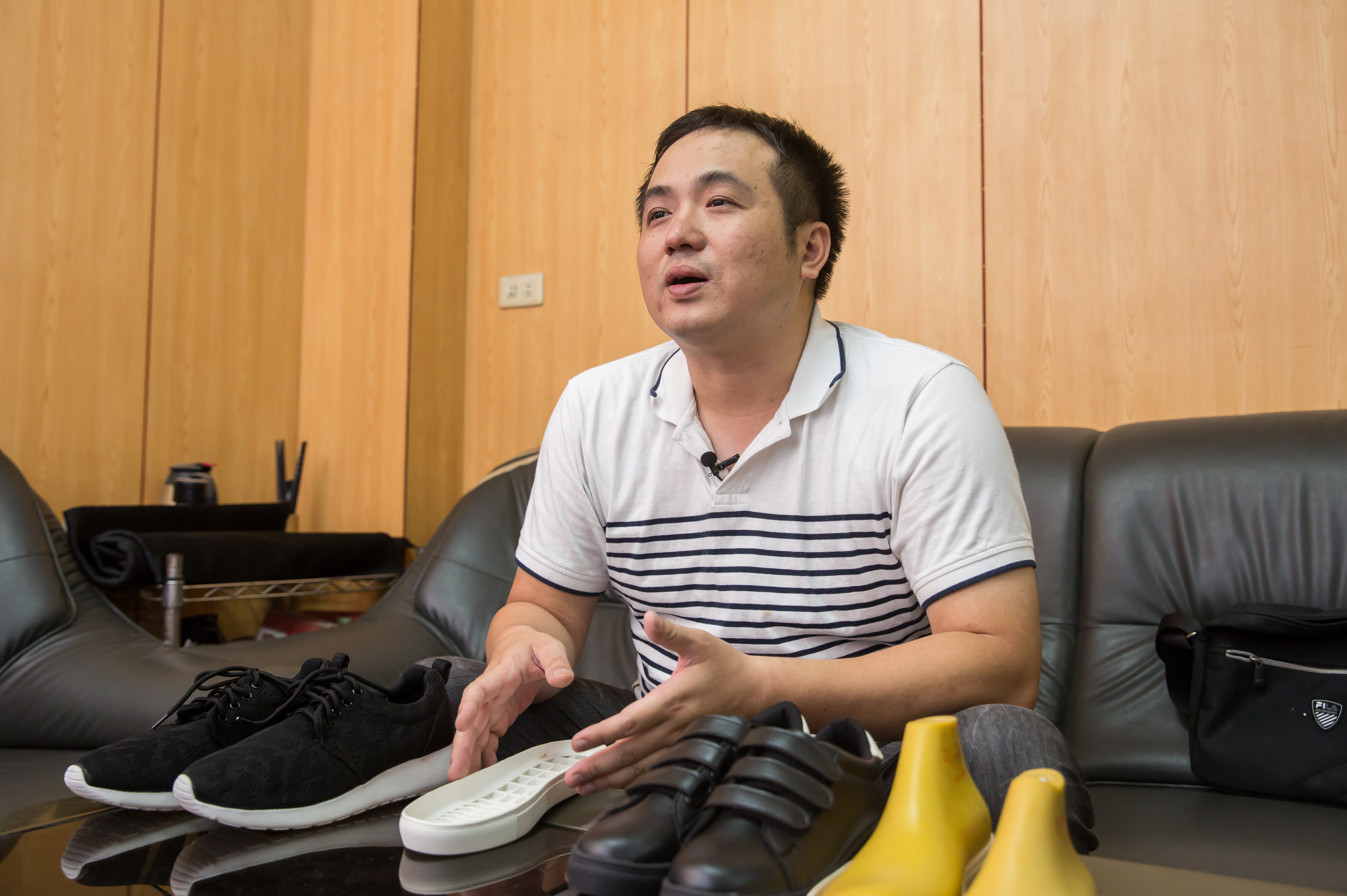 堅持所有鞋款都在台灣生產，是源自呂紹楠母親突然被裁員的不捨。