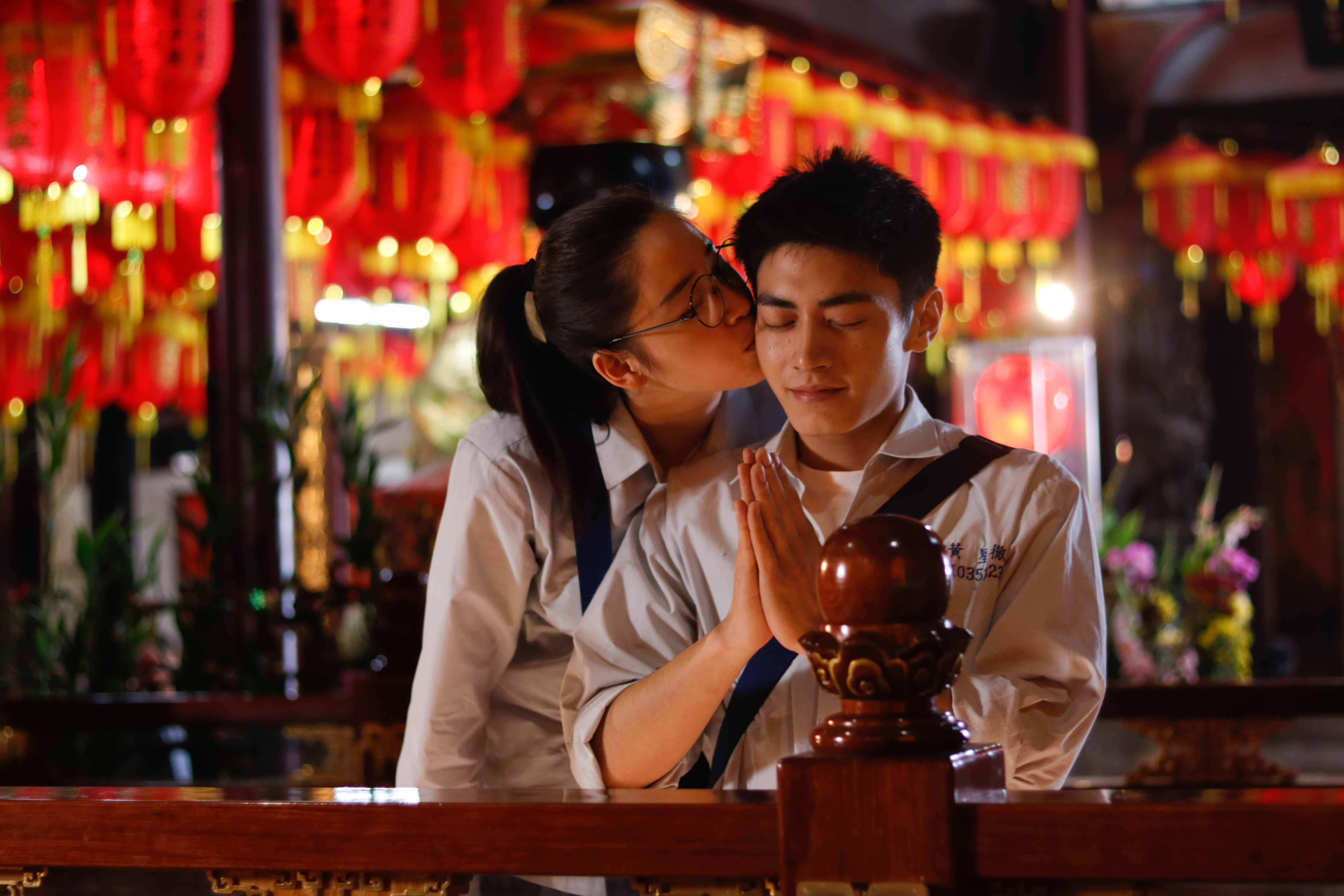 與歐陽妮妮在《天降神機》有曖昧情愫的宋柏緯，第一次在媽祖面前拍吻戲，讓他感到很新鮮。（緯來提供）