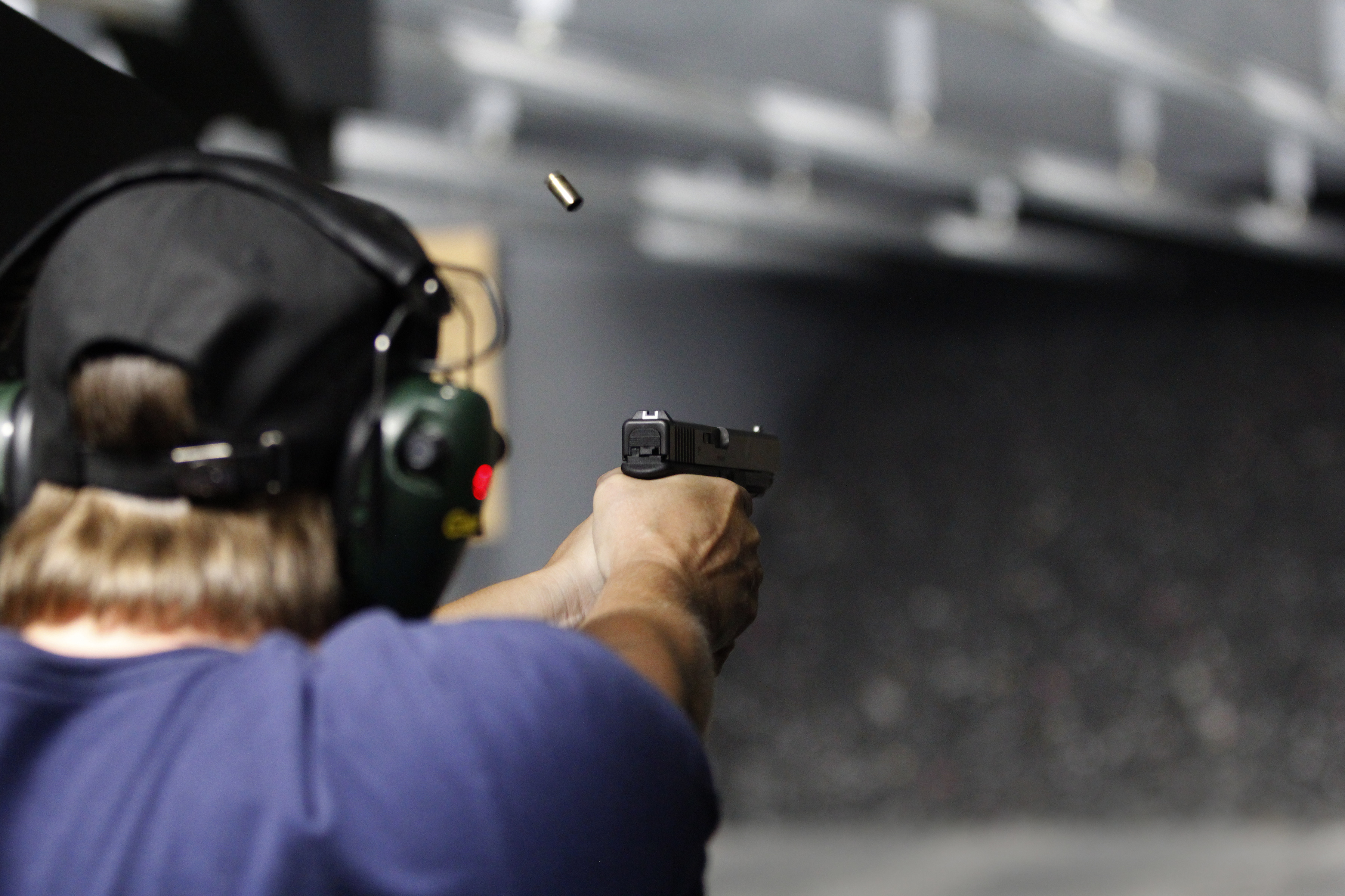 大約每10個美國人就有4人擁槍或家裡有槍，更有7成的人表示，曾有「開槍」的經驗。（東方IC）