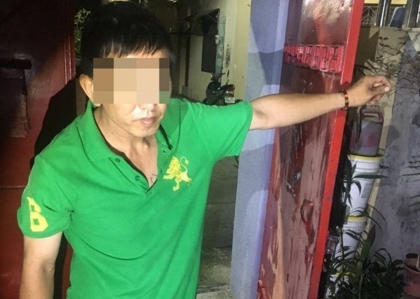 白姓毒蟲向母親索討金錢不成，向鄰居丟汽油彈，被依殺人未遂等罪移送法辦，檢察官聲請羈押。（警方提供）