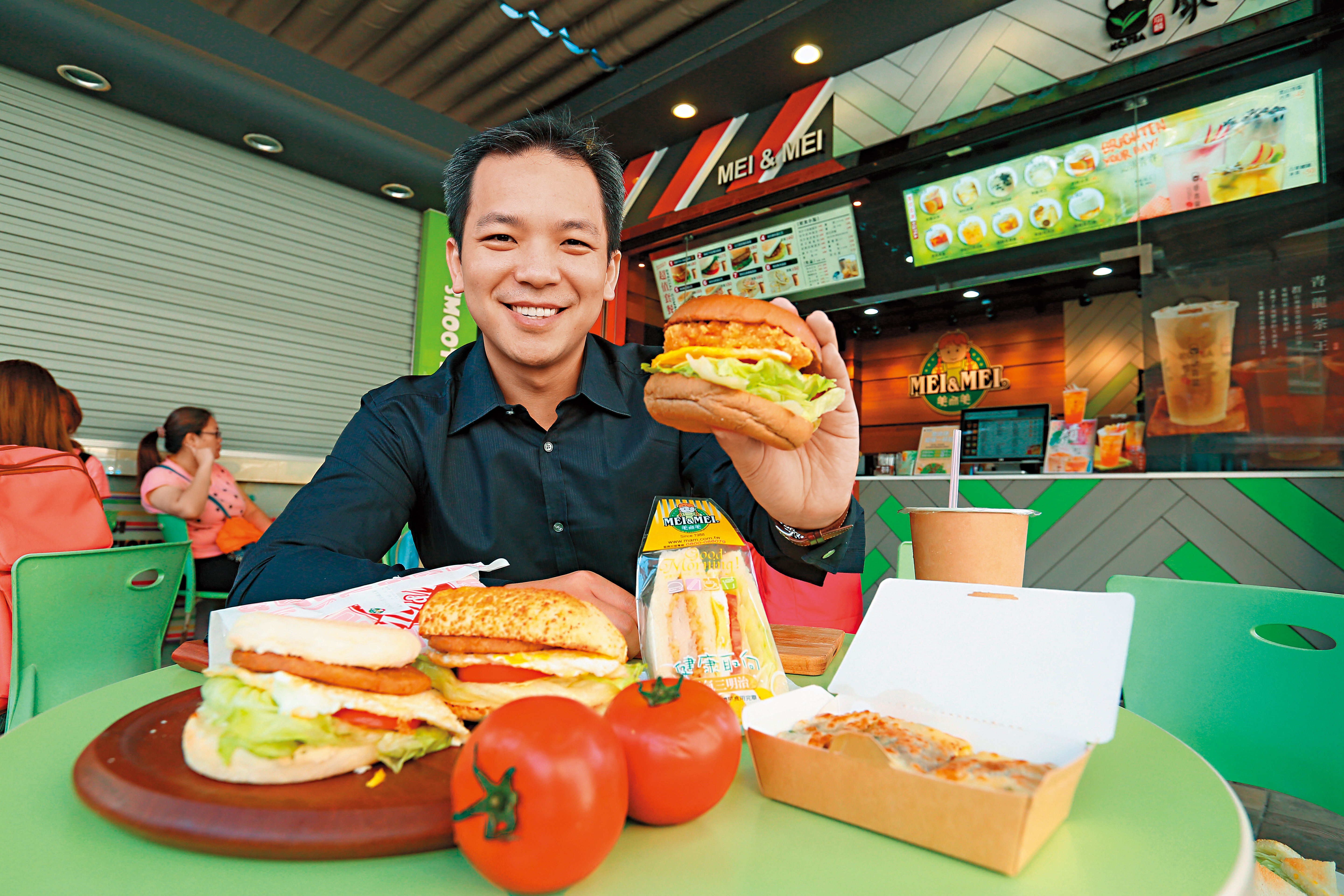 賴威光從父親手上接下連鎖早餐事業，鞏固龍頭江山的同時，另創立思慕昔、康青龍新品牌，交出年營收7億元成績單。