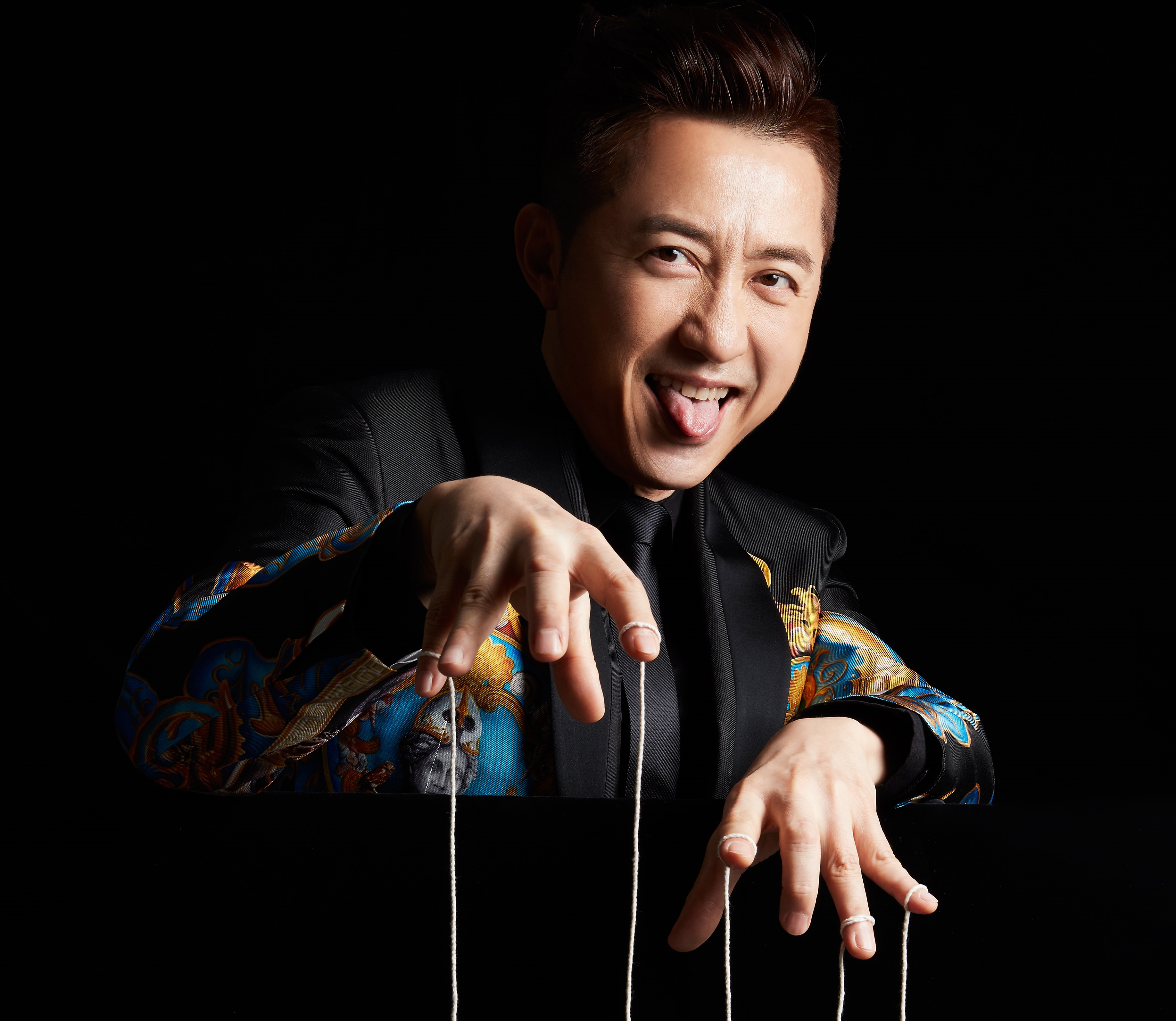 哈林伸舌頭展現俏皮一面。（福茂提供）