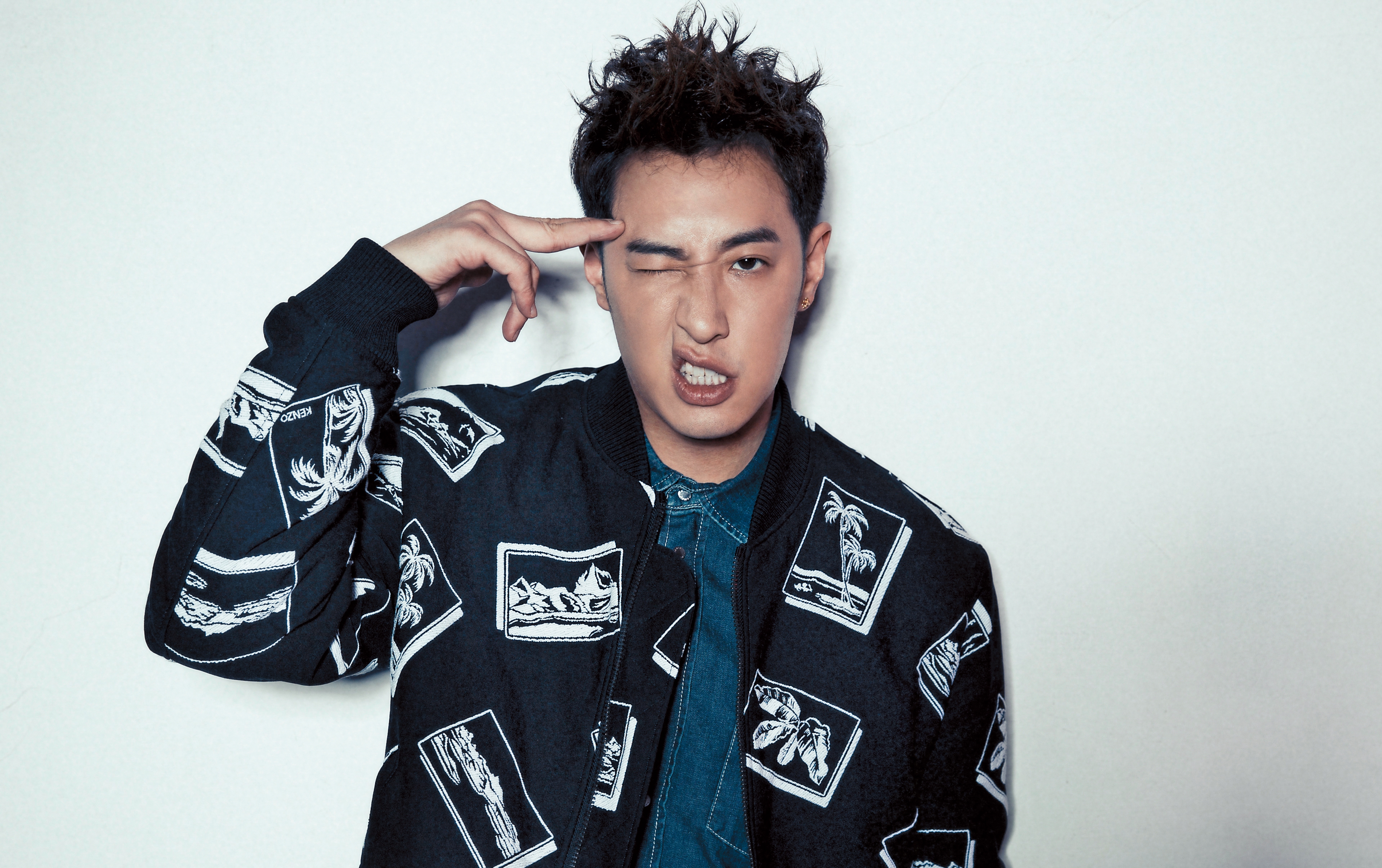 從一開始入行當VJ起,潘瑋柏覺得自己「整個演藝生涯都是被當成異類」,但一路被這樣看待下來,所有的格格不入都成了順理成章。