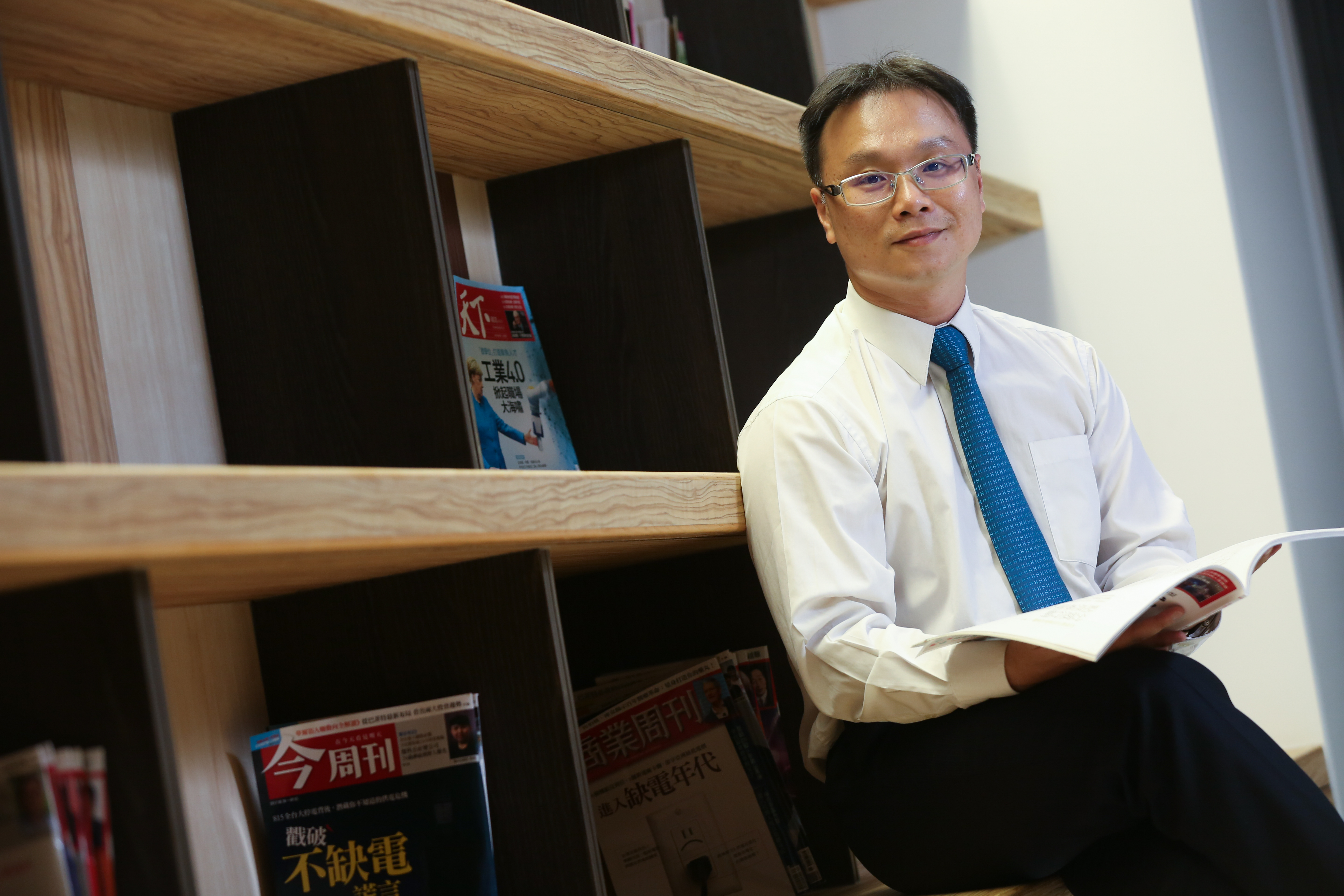 股票分析師陳唯泰強調,勤奮學習是在股市中維持穩定獲利的唯一方法。