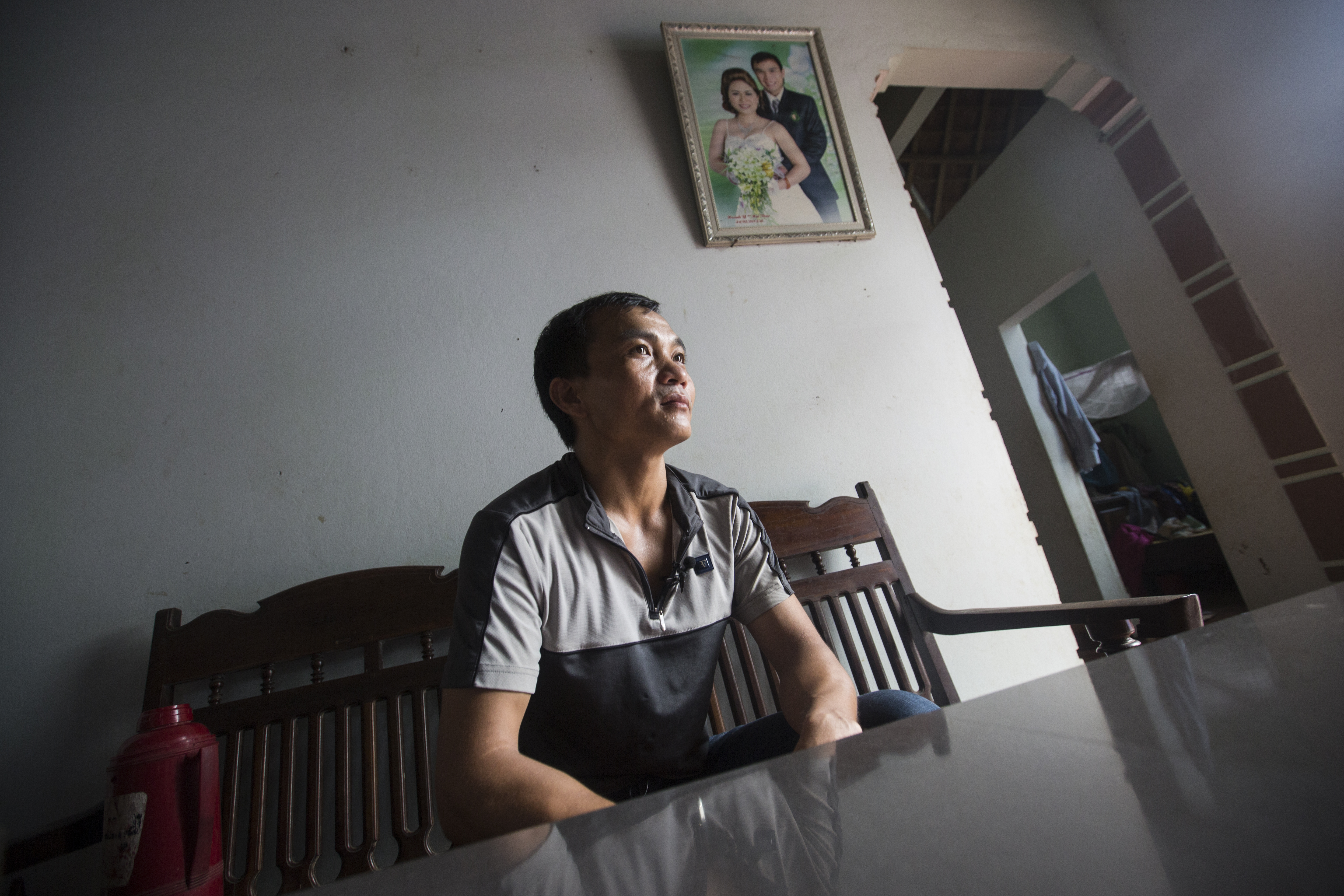 在阮國非的家鄉，很容易遇見曾來台灣打工過的人。圖為36歲的黃世美，他2008年來台，不到1年就成為逃逸外勞，2012年遣返越南。