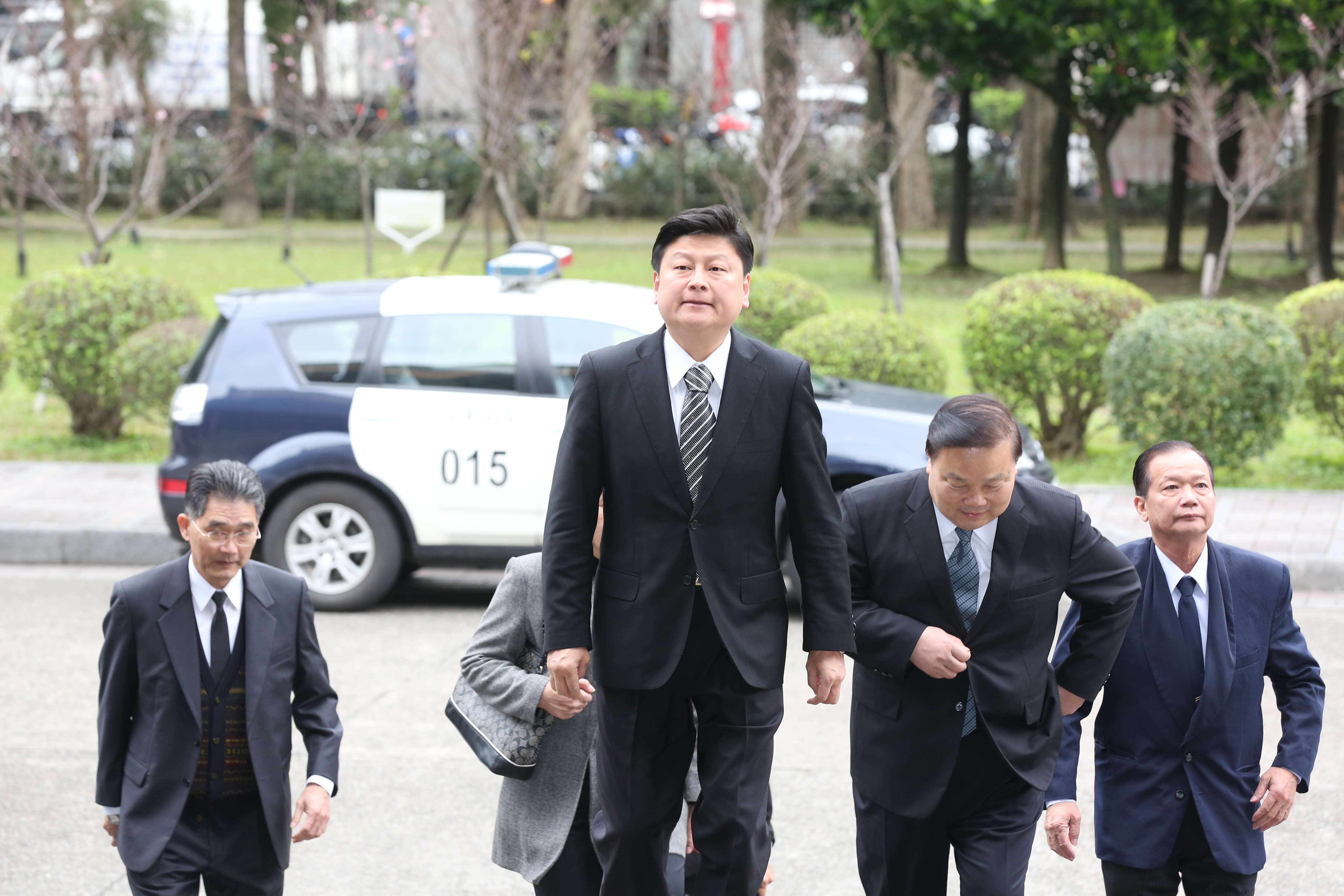 花蓮地檢署調查，傅崐萁一夕之間不但賺取價差1.6億元，還涉嫌逃漏稅超過9000萬元，今依違反稅捐稽徵法起訴。