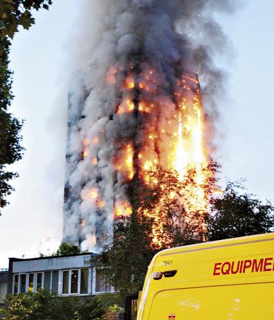 英國倫敦葛林菲爾塔（Grenfell Tower）大樓火災釀成80人死亡慘劇。（東方IC）