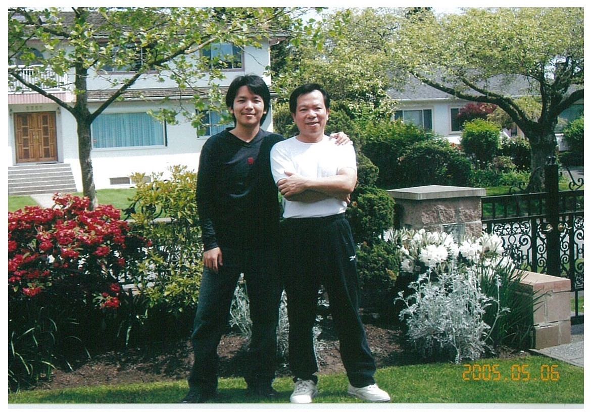 美而美餐飲連鎖集團創辦人賴瑞麟（右）作風低調，力挺兒子賴威光（左）首度曝光長相。（賴威光提供）