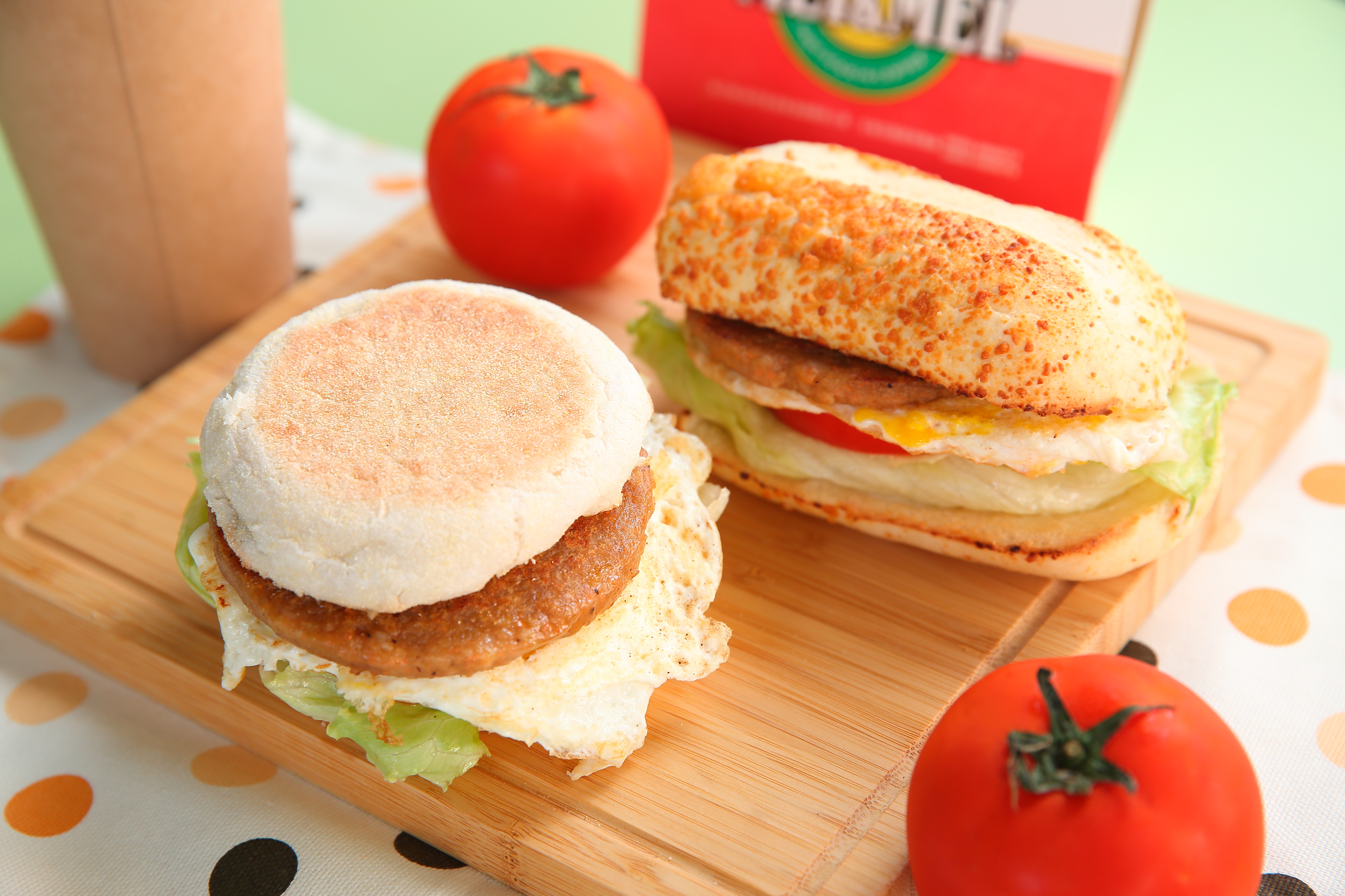 瑞麟美又美餐點升級，招牌漢堡產品可選搭滿福堡與法式麵包。(50元/個)