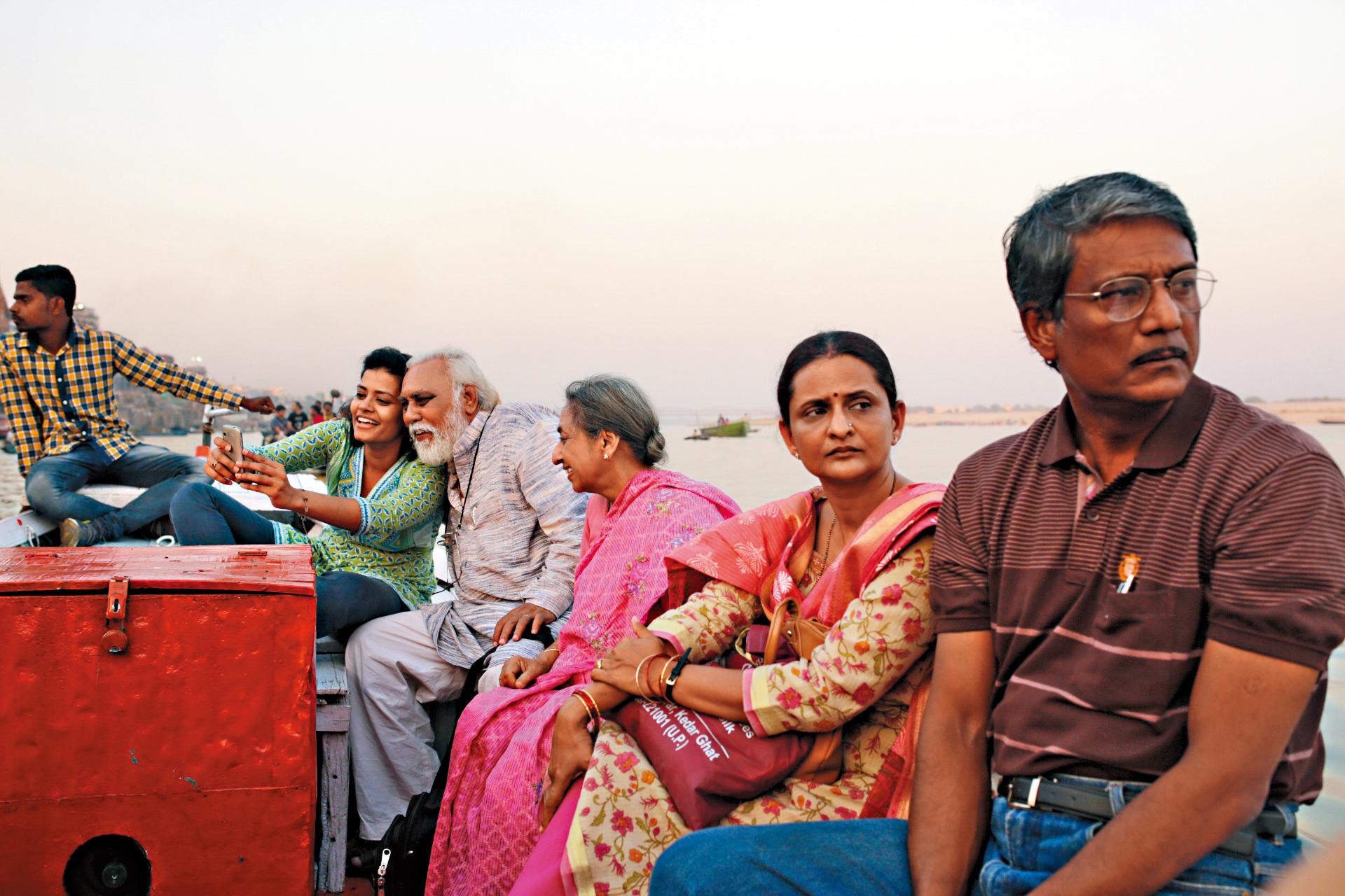 老人住到旅館「等死」，期間卻彷彿回春，還跟老太太談起類似黃昏之戀。陪父等死的兒子卻依然要面對生活各種困難。（翻攝自homemcr.org）