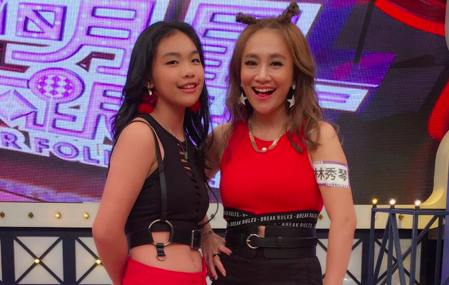 陳致遠和林秀琴的獨生女兒陳琳，從小就有星夢，甚至有夢到覺得自己有狗仔在跟她。（林秀琴提供）