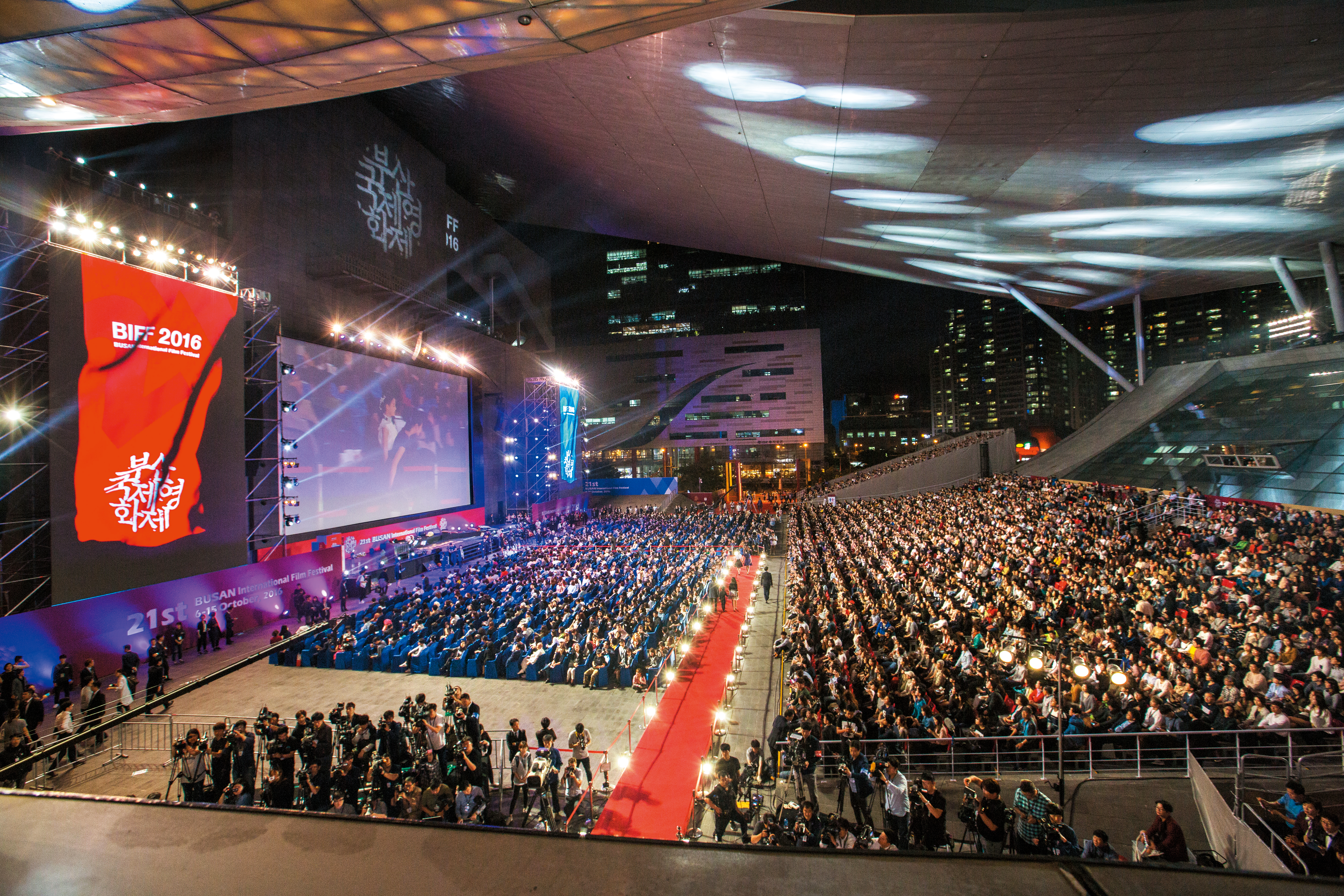 位於海雲台天際線的「電影的殿堂」，已成為釜山影展舉行開閉幕式的重要地點。
