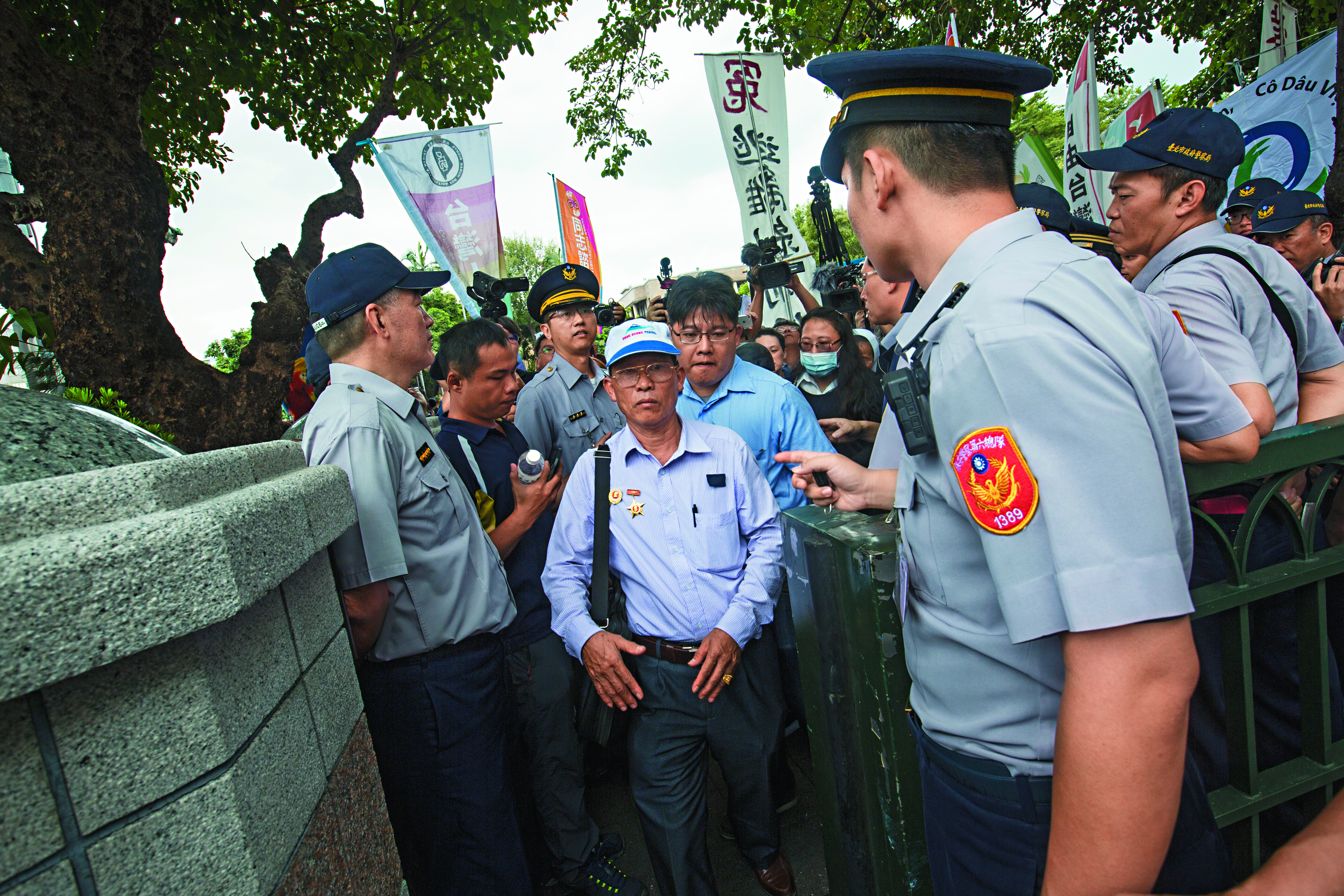 阮國同來台處理兒子阮國非後事，台灣警政署以「偵查不公開」為由，拒絕透露案發經過與密錄器畫面。