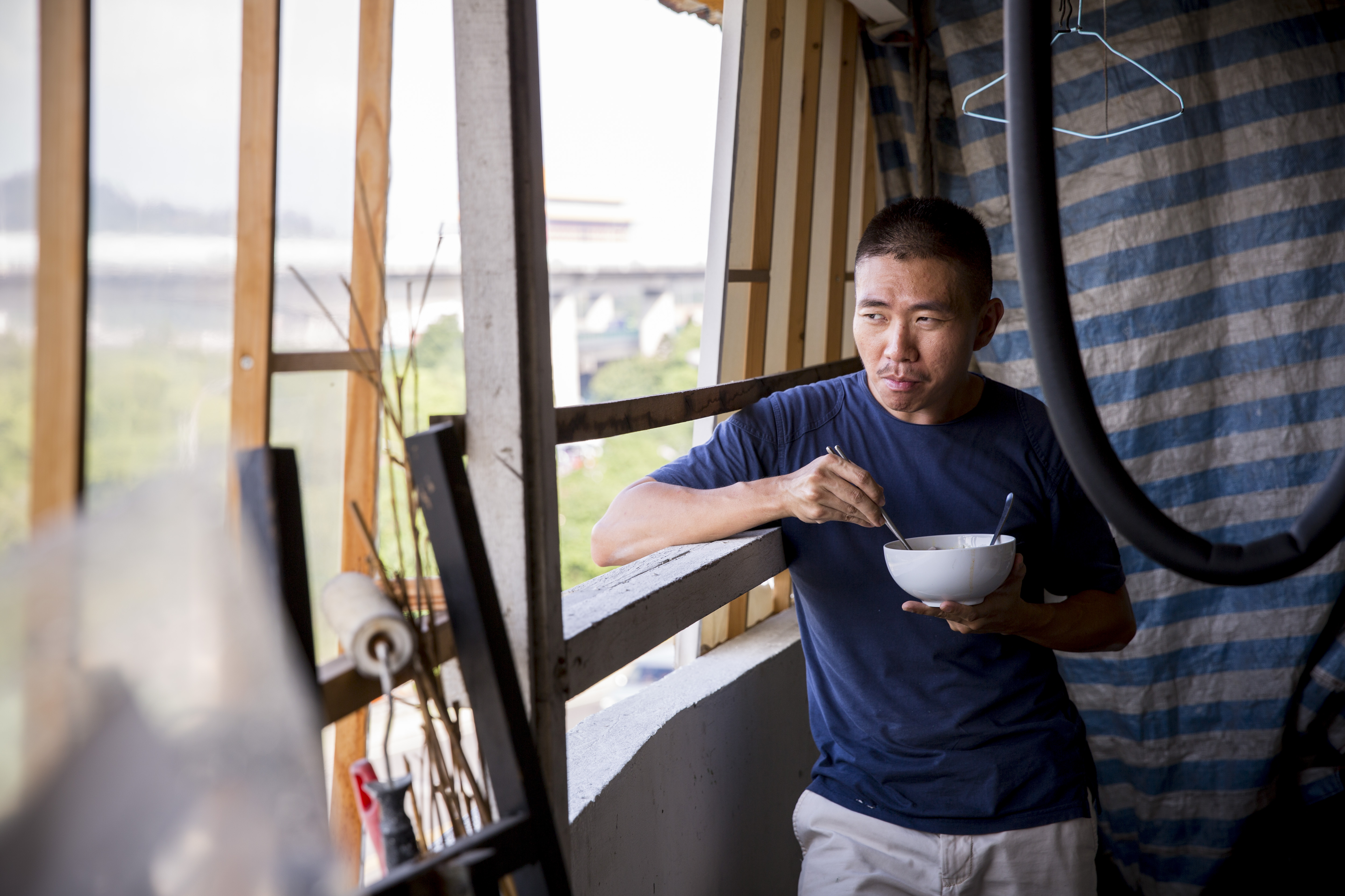 來自馬來西亞的符芳俊從事藝術創作與策展，但父親從來不懂他做的是什麼。