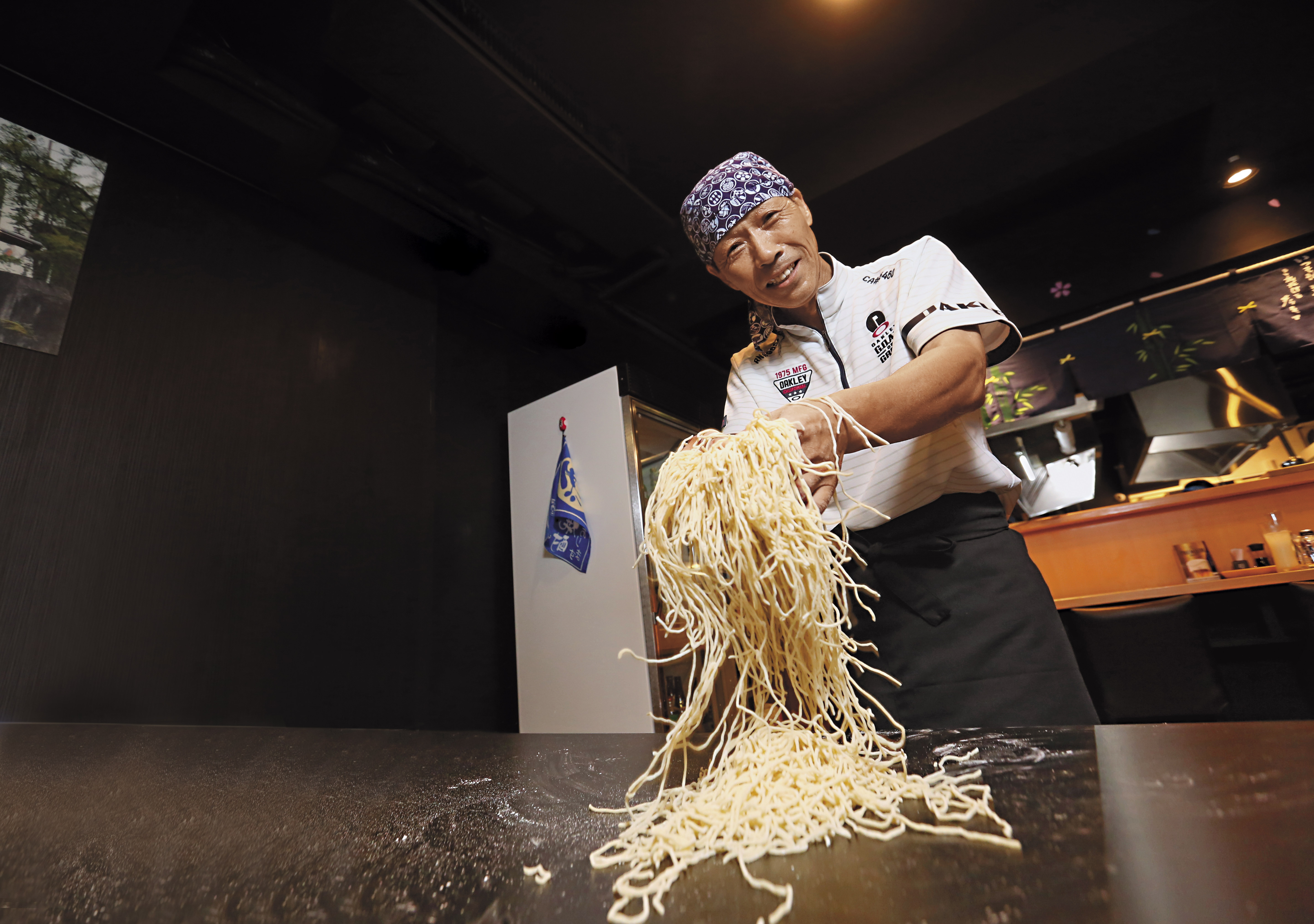 上杉家櫻藏居酒屋老闆齊藤尚隆曾拿下日本東北區賽車冠軍,2年前為了把記憶中的家鄉味道帶進台灣,特地來台開店。