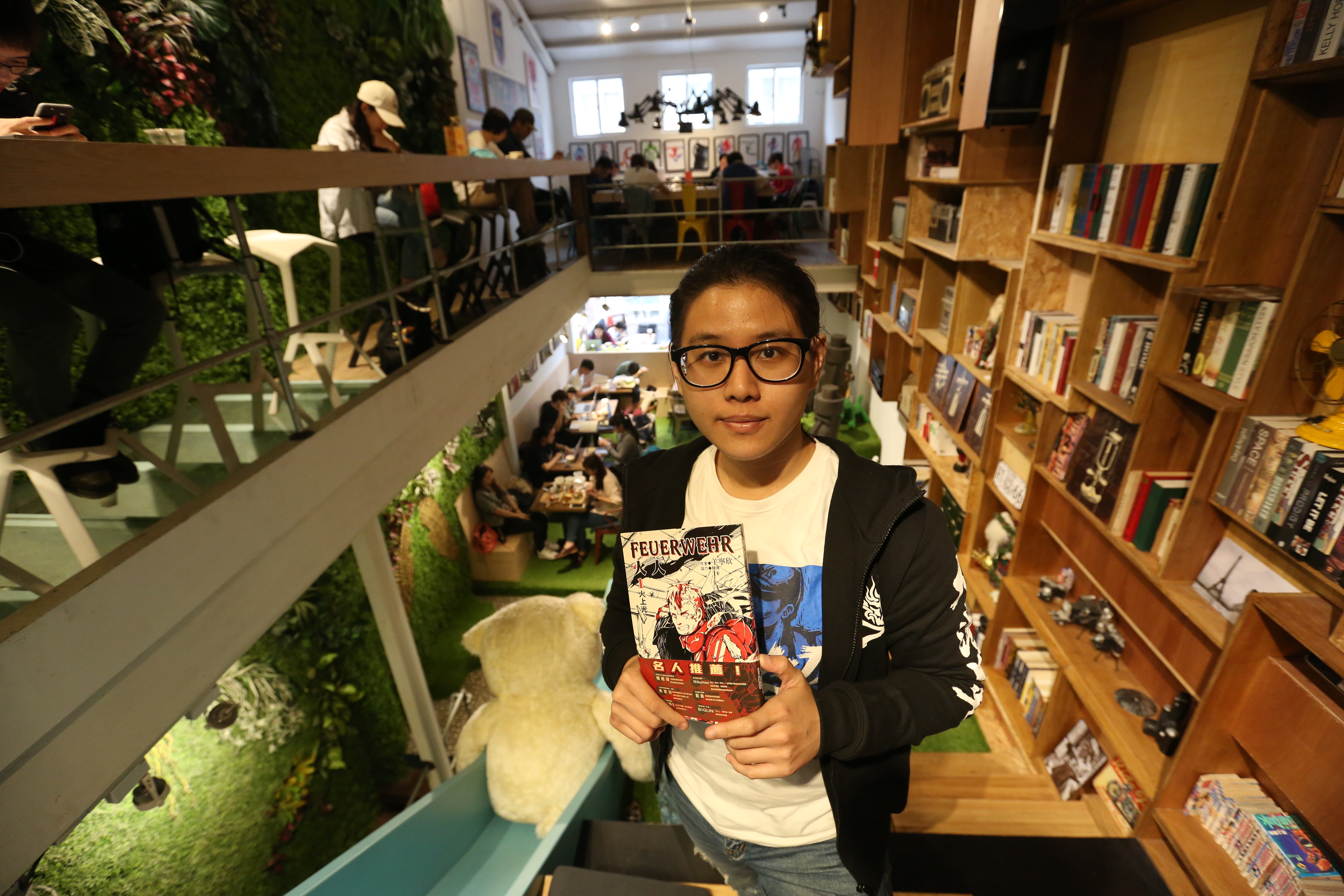 漫畫家蠢羊長期為警消發聲，目標是讓警消能組織工會。