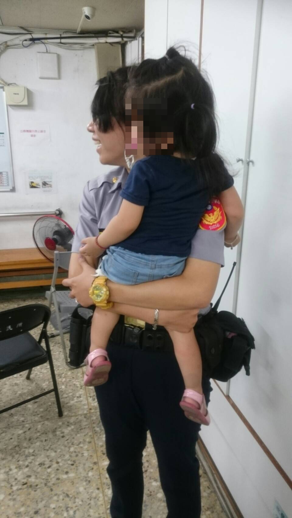 李男帶著2歲女兒販毒，做出最壞身教。（翻攝畫面）