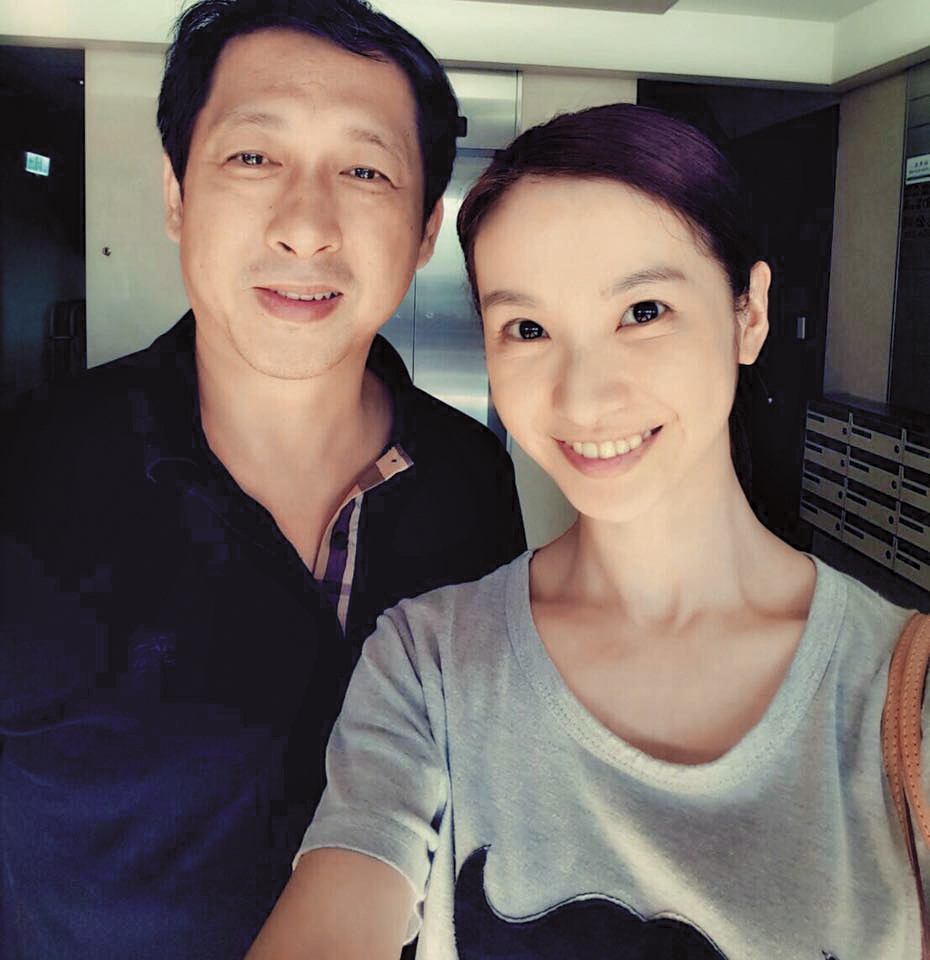 本土劇女星陳曉菁被爆料搶人老公,但丈夫跳出來護妻,稱自己與前妻分居後才與陳曉菁交往,對方不是小三。(翻攝臉書)