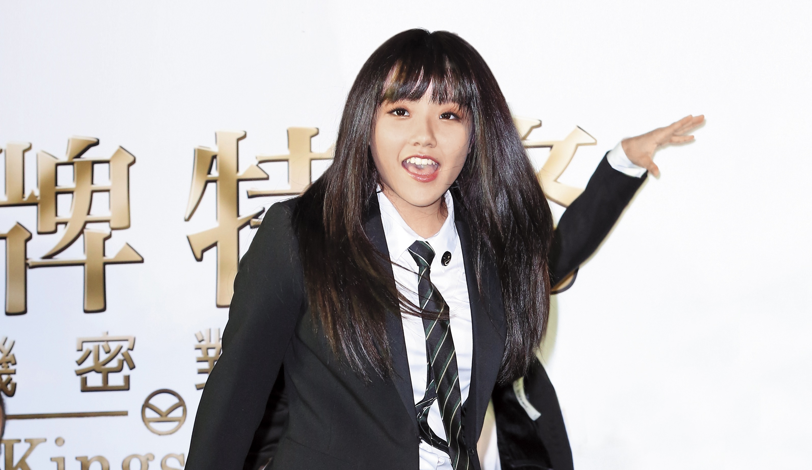 安那頂著阿妹外甥女的光環，正式出道當唱跳歌手。