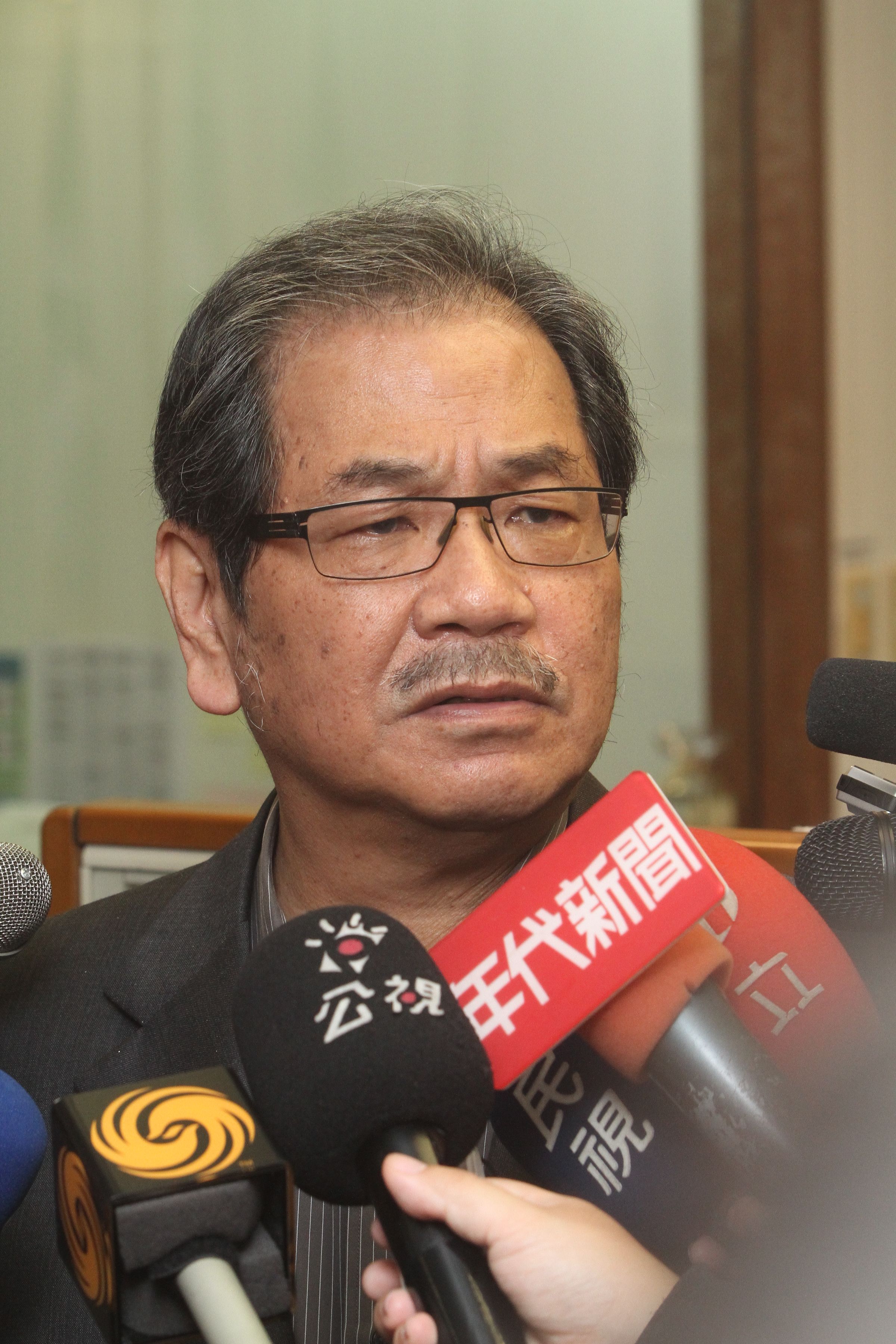 吳乃仁是黨外時期創立新潮流系的元老，是民進黨內少數政商人脈都豐沛的人物。