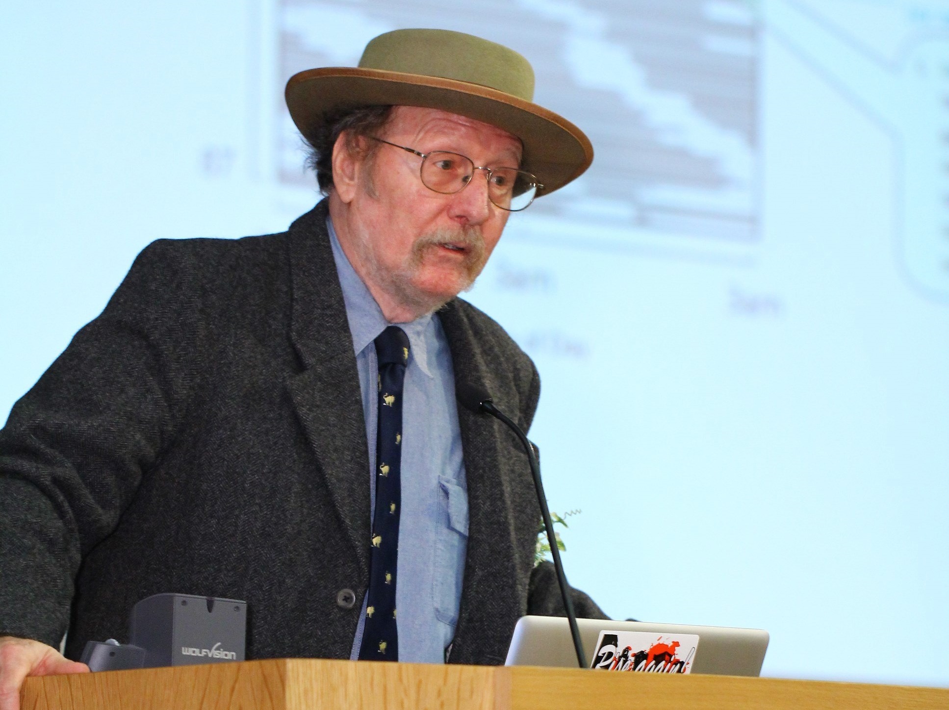 美國退休教授傑佛瑞霍爾長年研究果蠅，從中發現掌管生理時鐘的基因而獲醫學獎肯定。（東方IC）