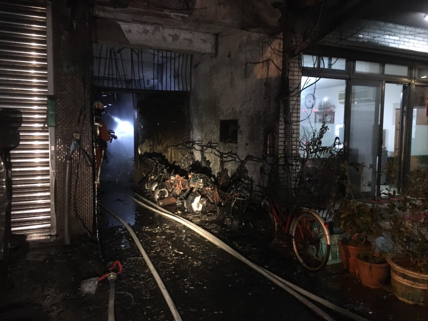 桃園某公寓昨日晚間遭人縱火，造成1死5傷悲劇。
