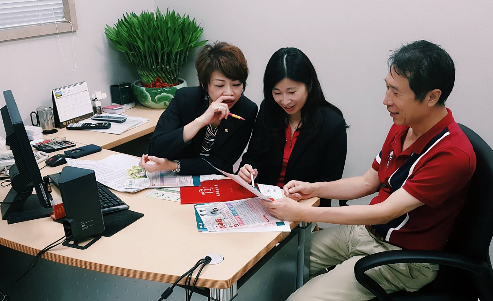 證券營業員轉型建立獲利新模式，成為職場大贏家。