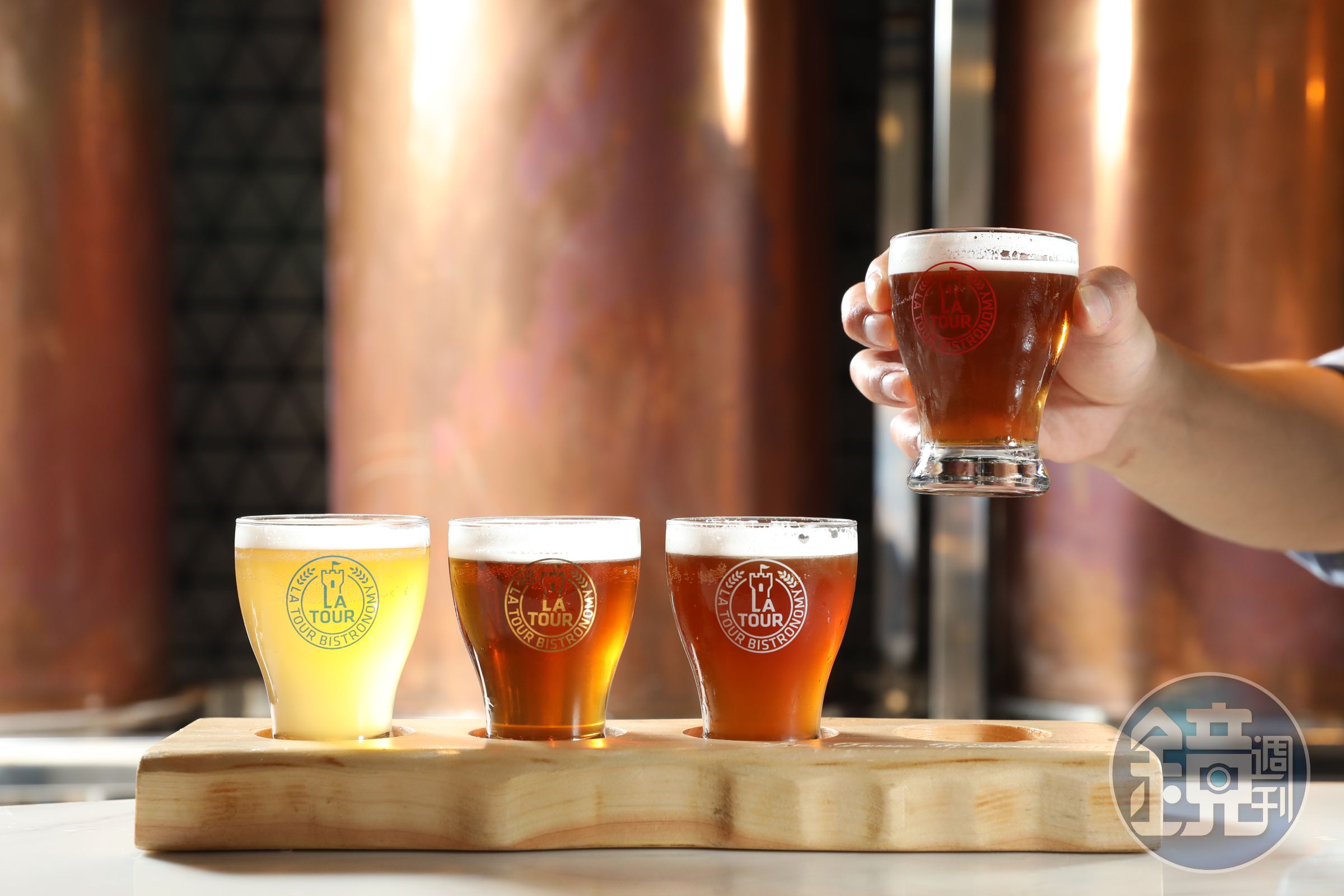 「拉圖爾酒廠餐廳」推出小杯容量的「Beer Set麥萃四重奏」，滿足一次喝4款啤酒的願望。（350元／組）
