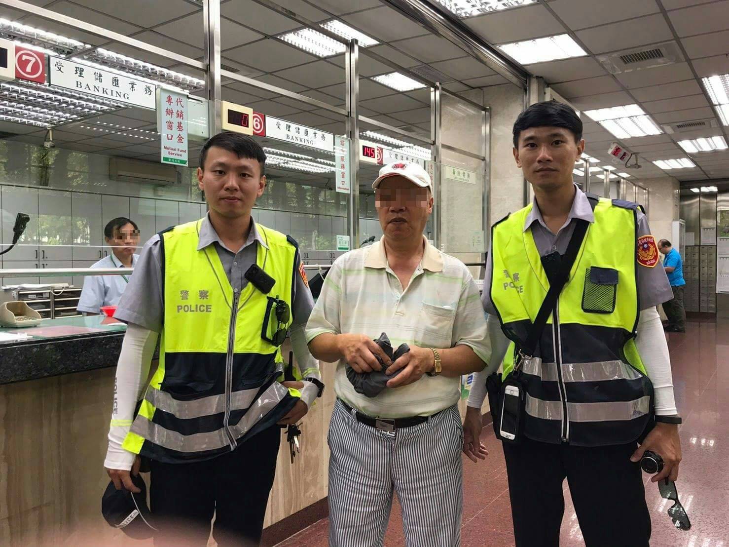 游姓老翁面對兒子遭綁的詐騙老哏差點受騙上當，全賴員警苦勸才保住老本。（警方提供）