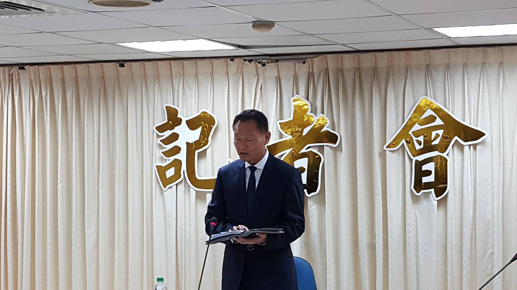 黨政人士透露，李翔宙今年已2度請辭，都獲慰留，2次都驚動總統蔡英文出面慰留。