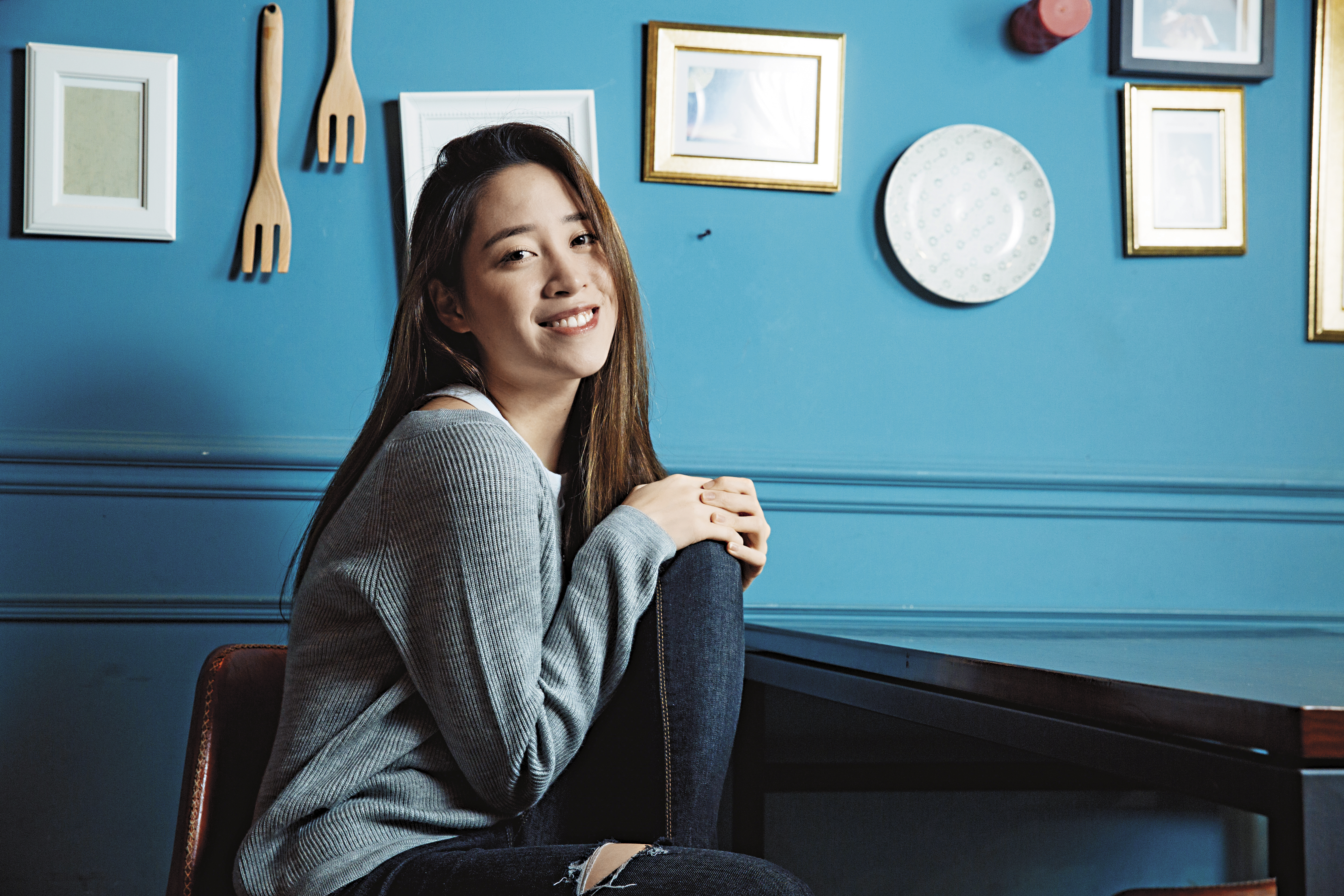 歐陽妮妮個性溫暖不擺架子，身為星二代擁高知名度，更有令人羨慕的外在條件和才藝，走過負面新聞和低潮，希望未來的努力能被大家接受。