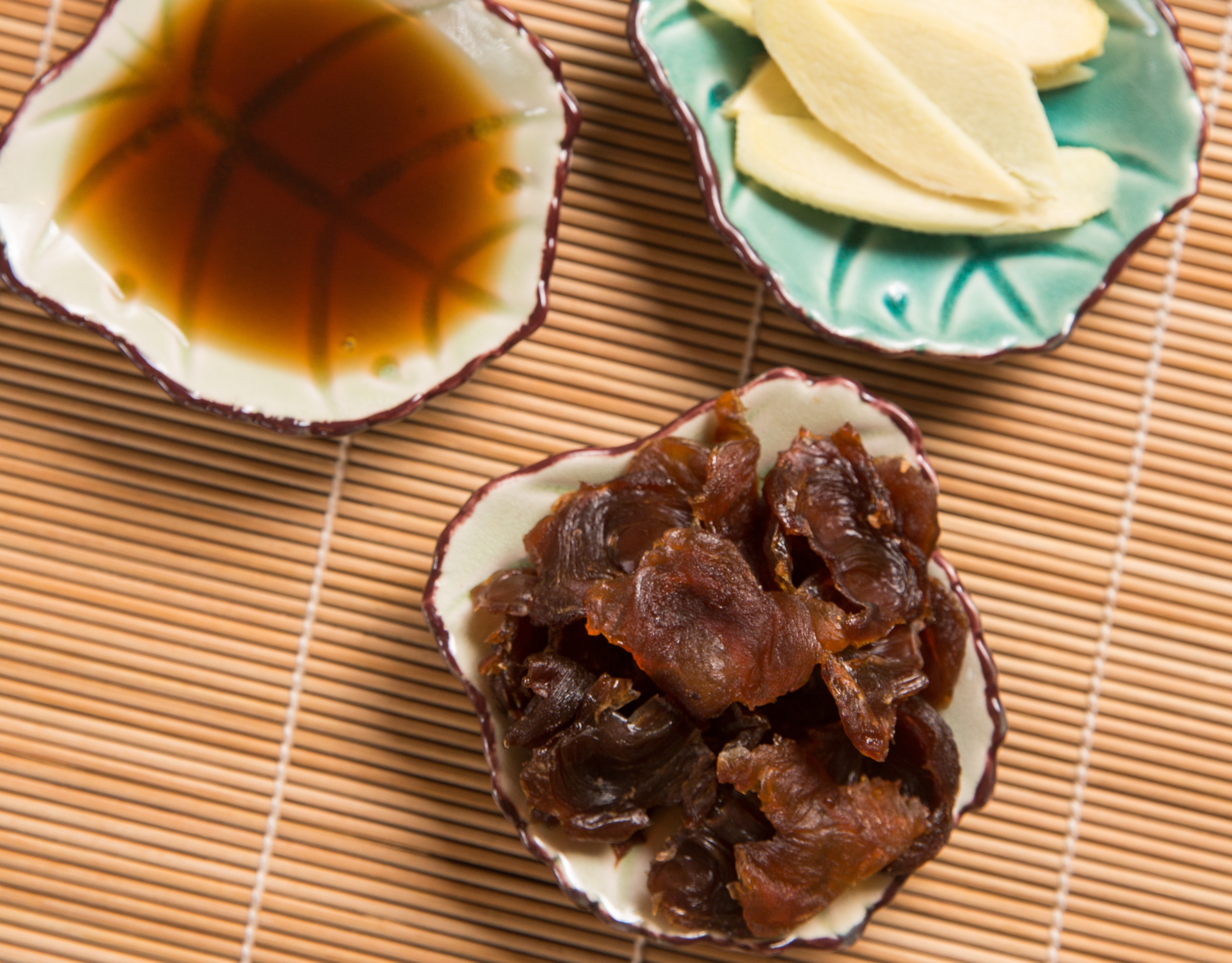 麻油龍眼乾是農家阿嬤用來改善小而尿床的偏方。