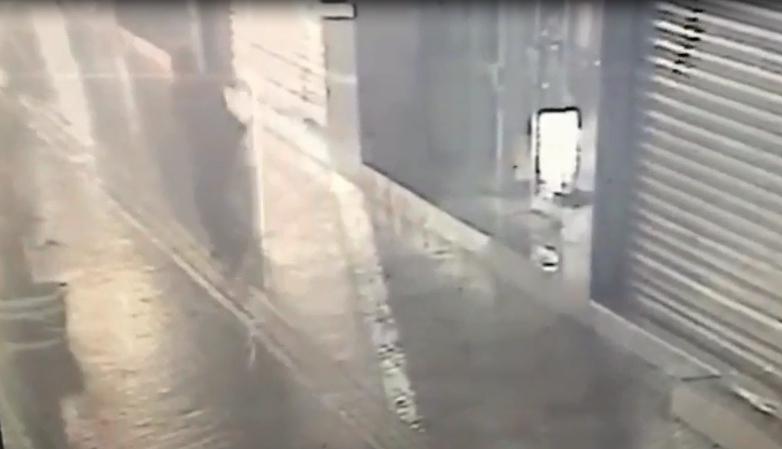 習男被黃男刺傷頸部後逃出社區外求救。（警方提供）
