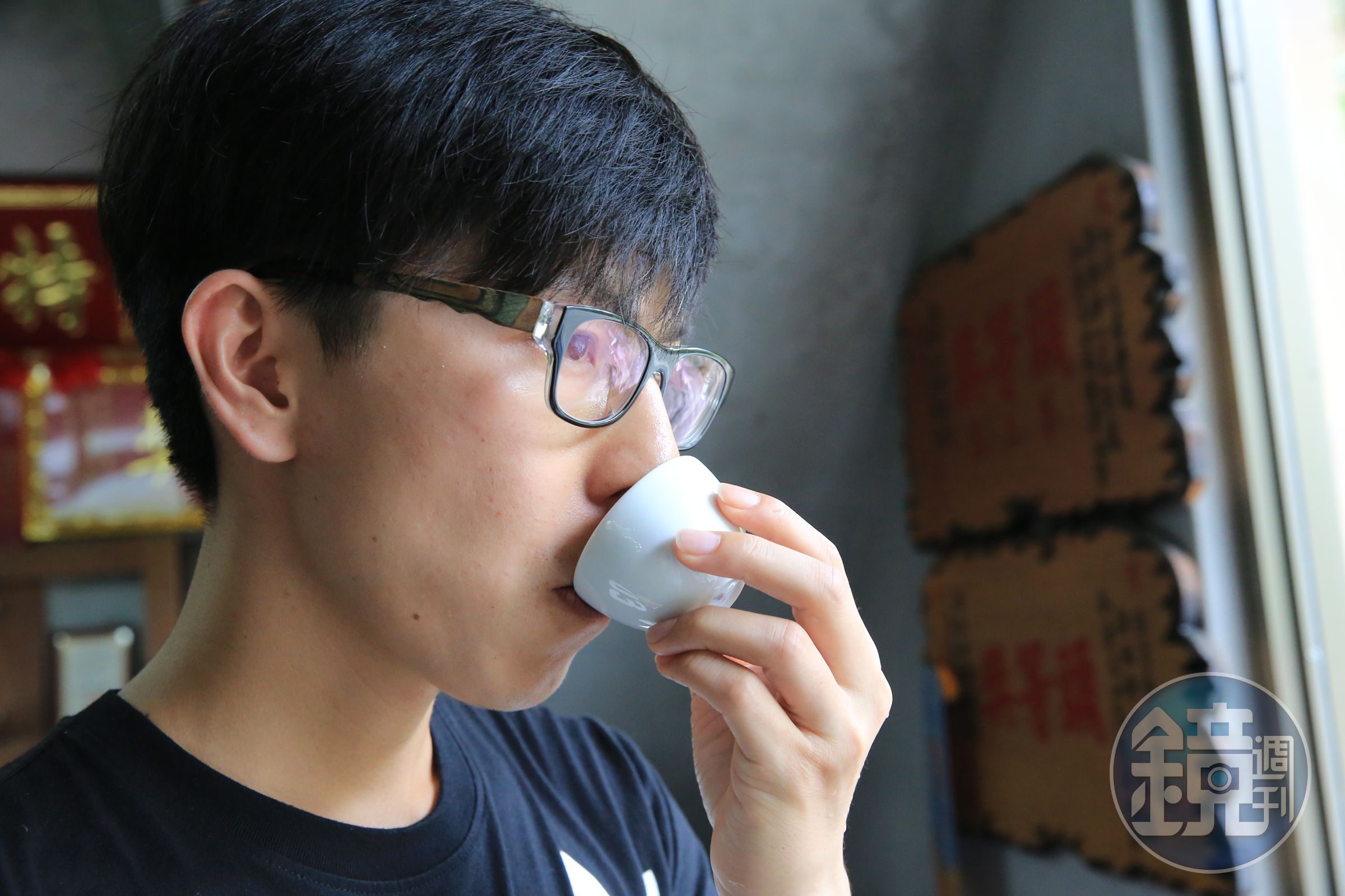 白順楊有著敏銳味覺，總能為家中好茶拼配出最佳滋味。