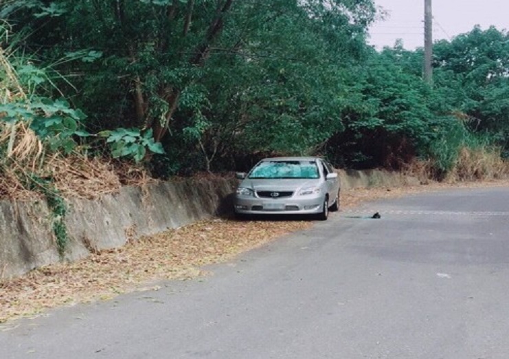 國中老師疑因照顧雙親壓力太大燒炭自殺。（警方提供）