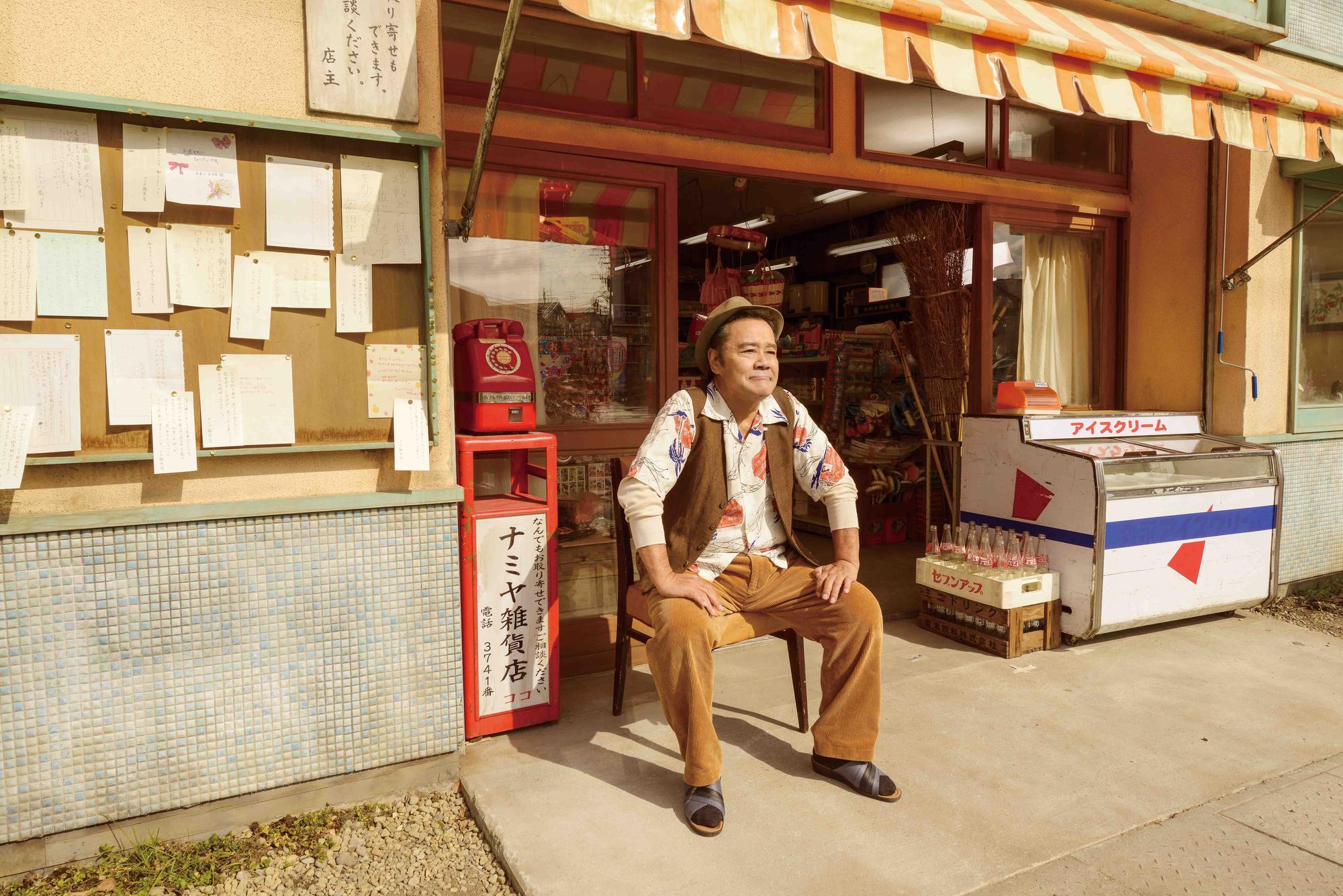 日本國寶影帝西田敏行演技動人，大獲好評，劇組視他為雜貨店老闆的不二人選。（華映提供）