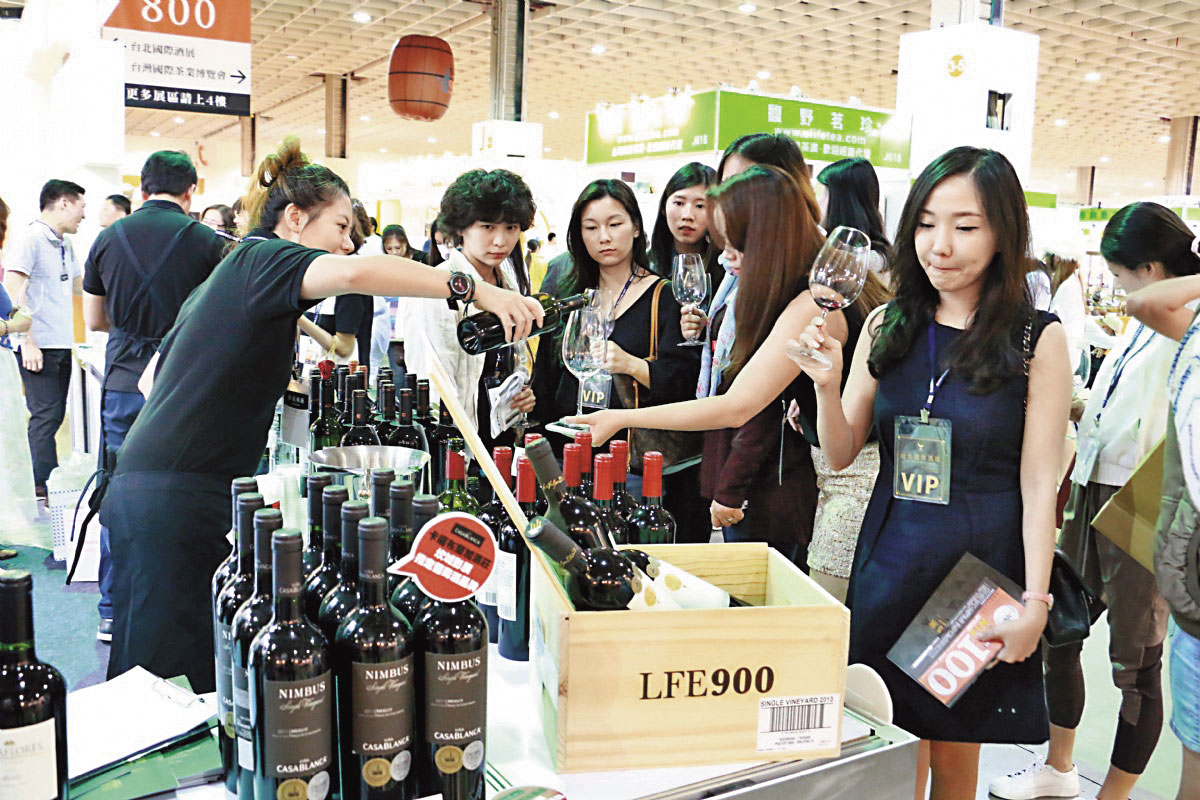 近年來,在酒展上,可以發現女性品飲人數增加,而且相當年輕化。