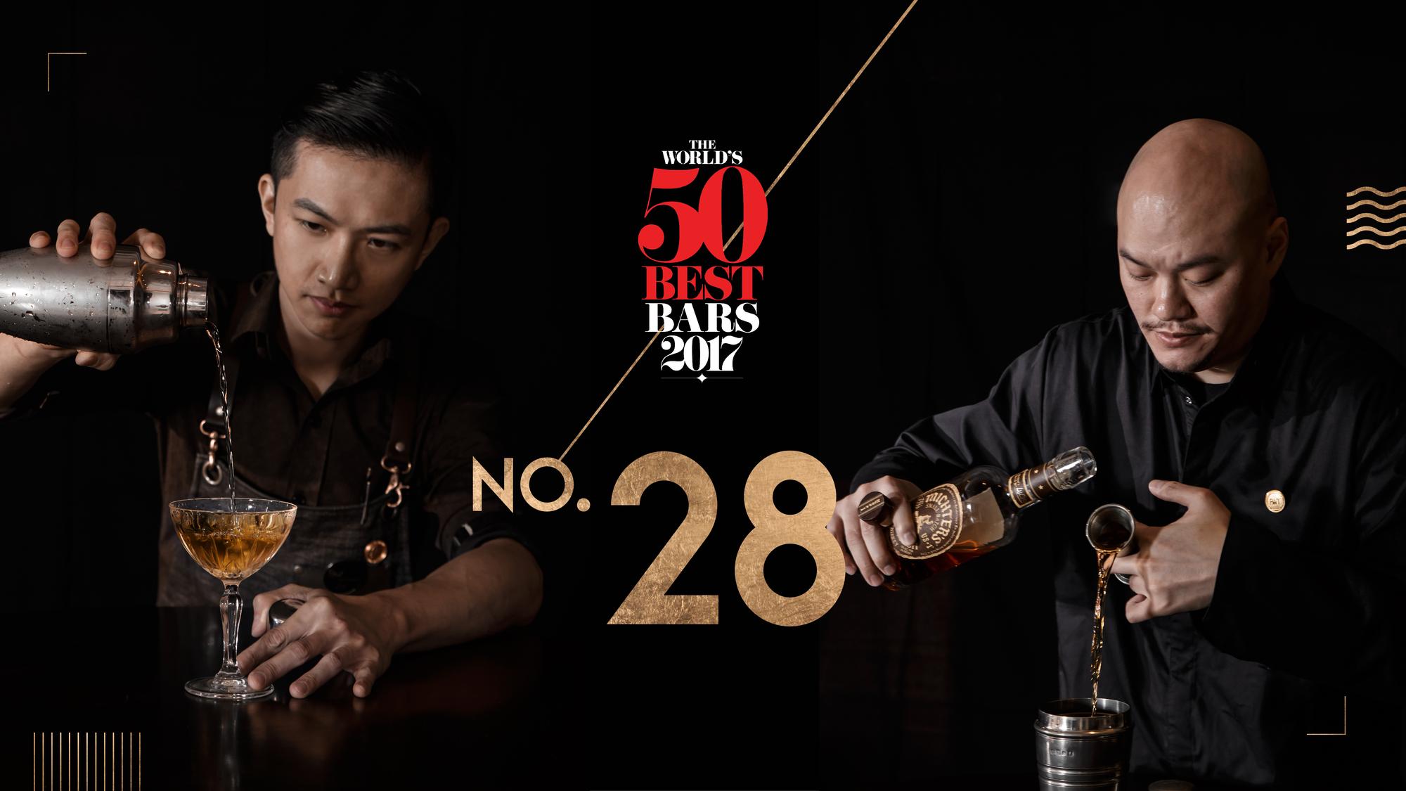 華人雞尾酒教父王偉勳（Aki Wang）（右）與調酒師Stanly（左），帶領台北Indulge酒吧，在倫敦拿下「世界最佳50間酒吧」的第28名。