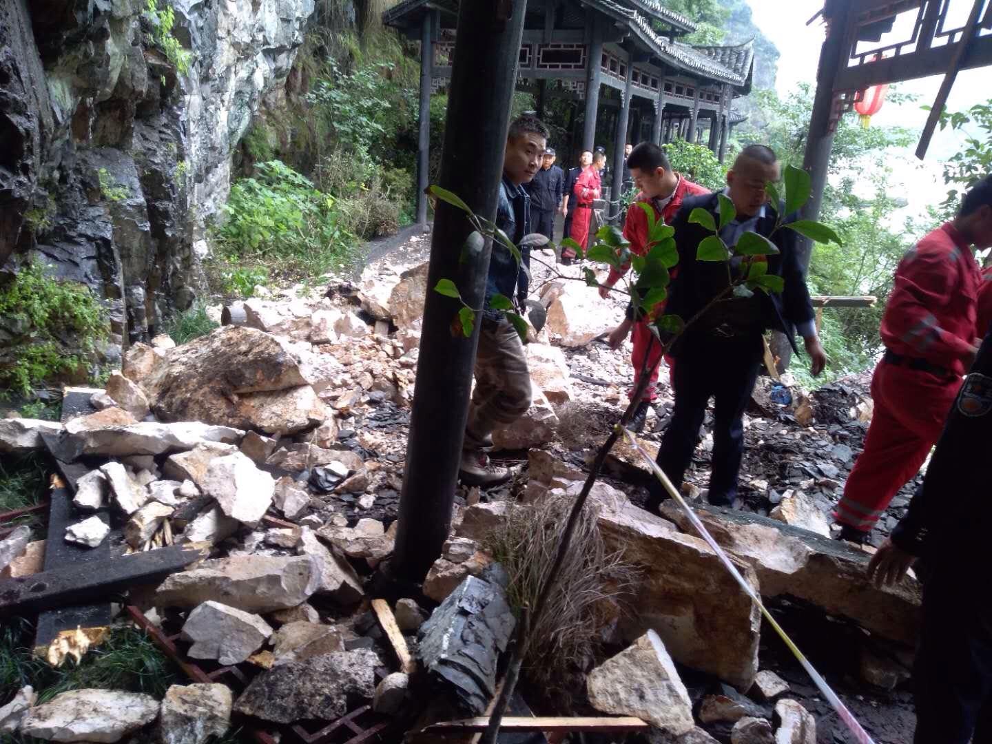 台灣旅行團在中國大陸三峽景區遭落石中,造成3死2傷。(中國大陸宜昌市政府提供)