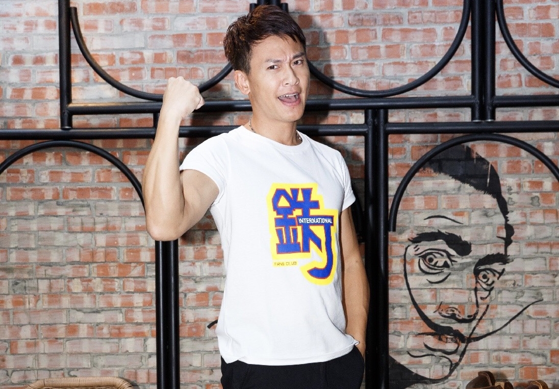 王建復澄清未與王瞳拍戲時喇舌，僅蜻蜓點水。