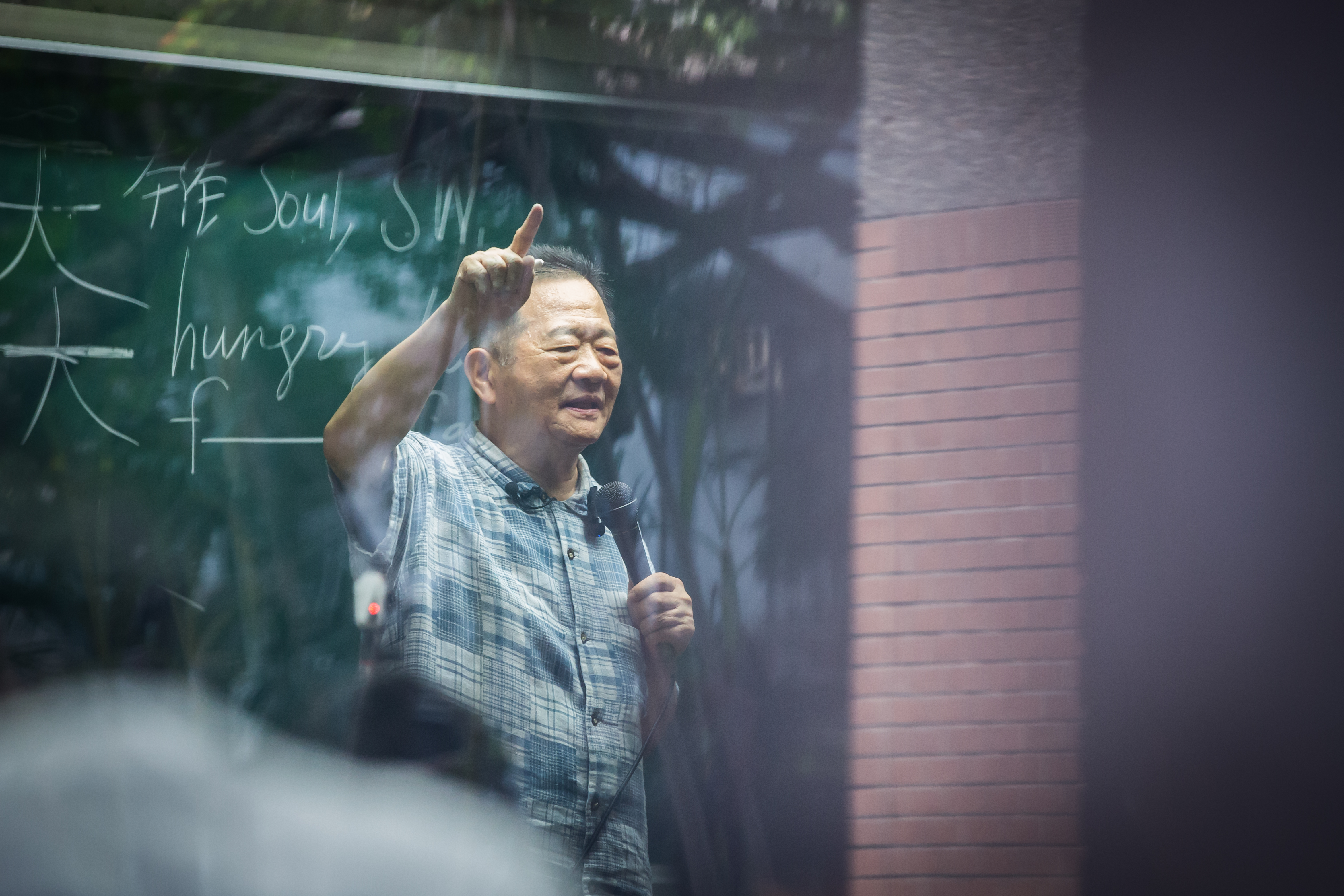 上課時李錫錕總能金句不斷,教學影片被學生截成經典語錄,在網路上的分享加上觀看次數超過7,000萬。