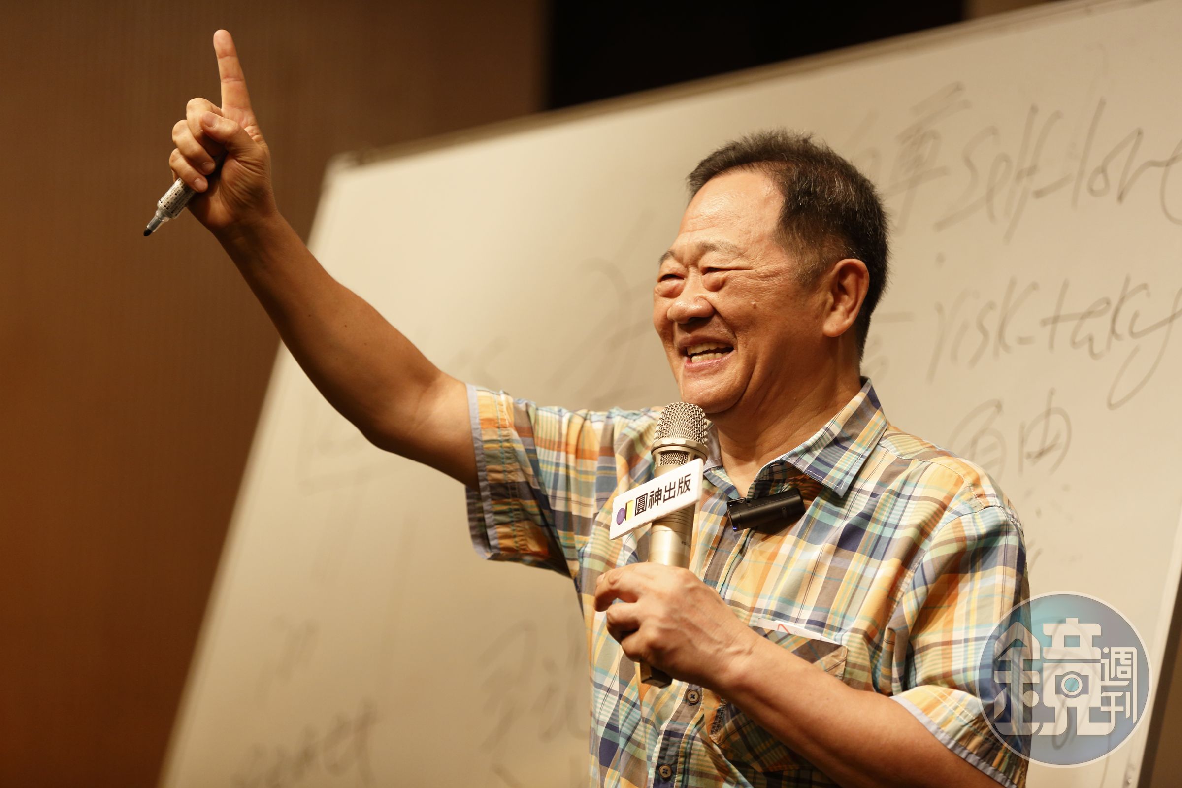 網名「Power錕」的台大教授李錫錕在簽書會上演講時表示，最欣賞的政治人物是前英國首相邱吉爾。