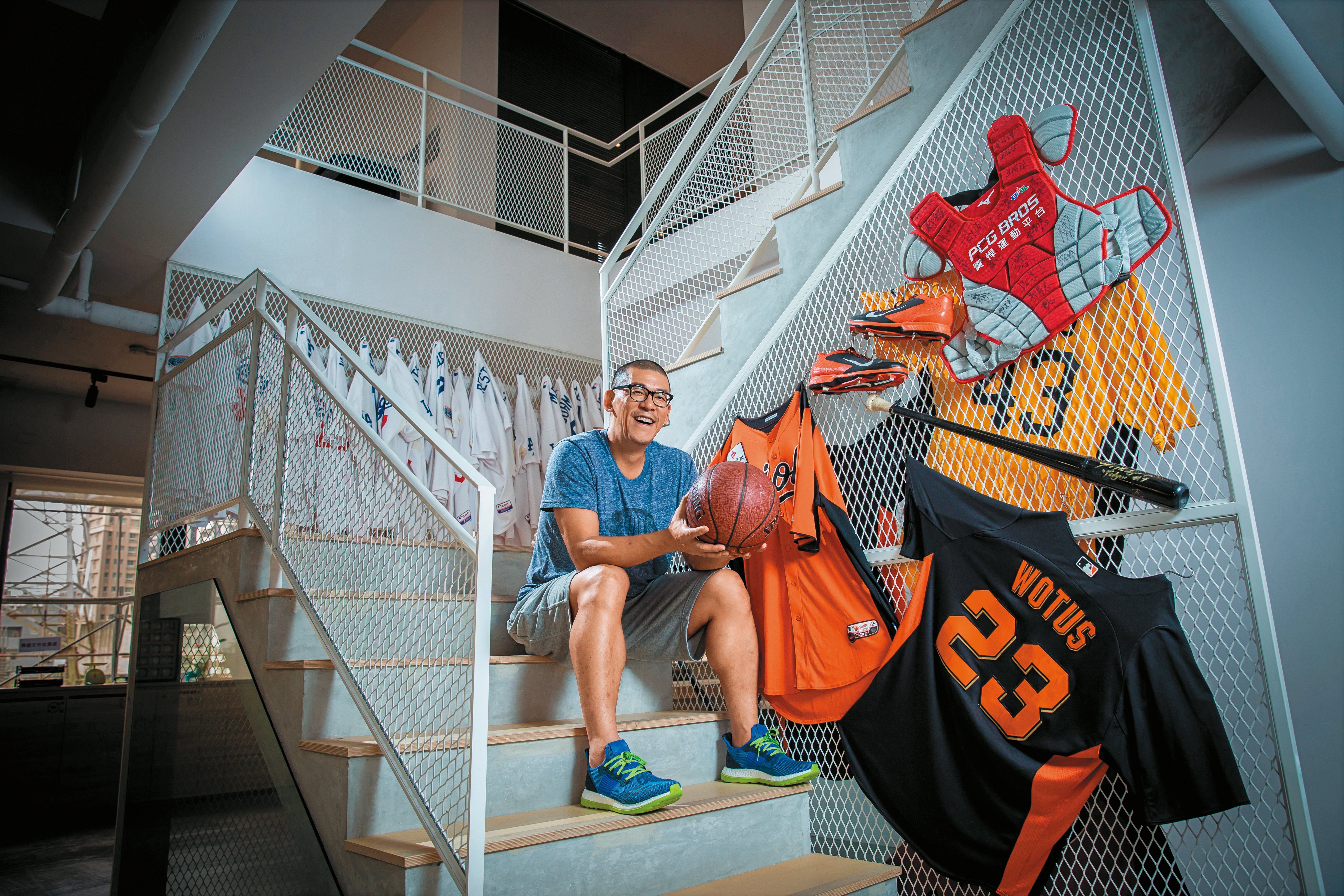 從小愛玩的張運智， 要證明懂得玩，也能玩出好生意。