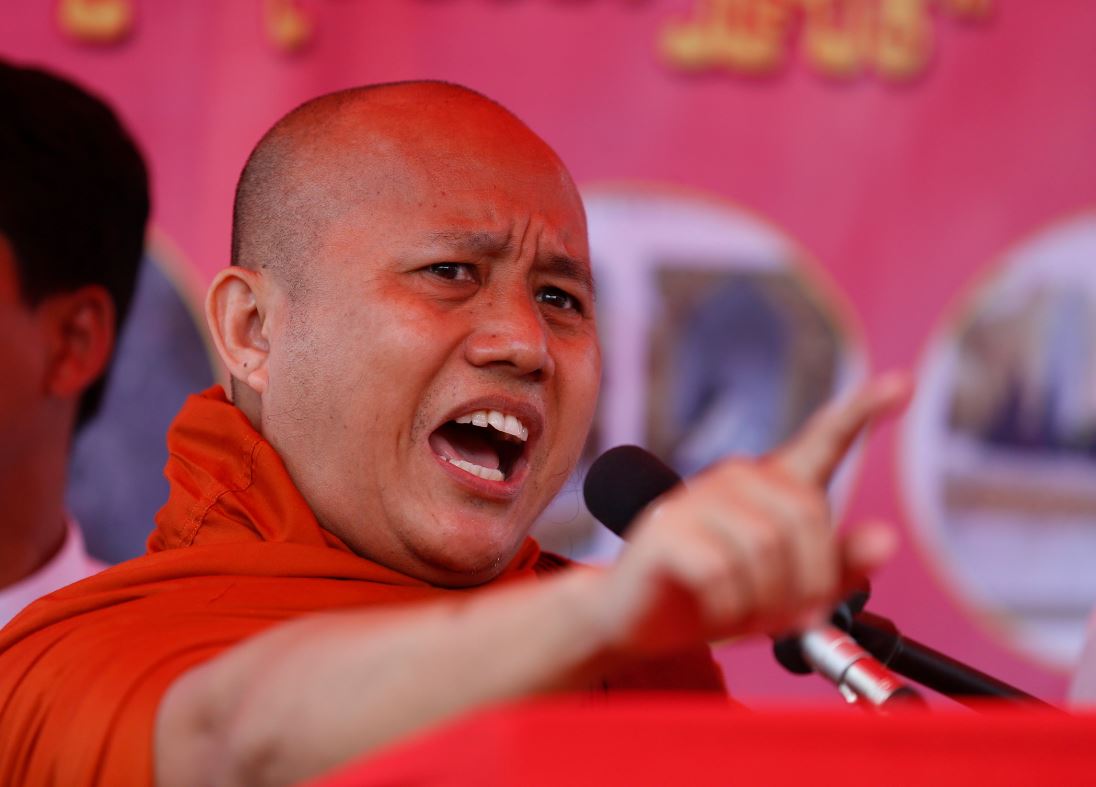 緬甸的賓拉登－－佛教僧侶威拉杜講起話來輕聲細語，但內容卻充滿了惡毒的種族歧視，成了緬甸人集體憎惡羅興亞人的幫兇。（東方IC）