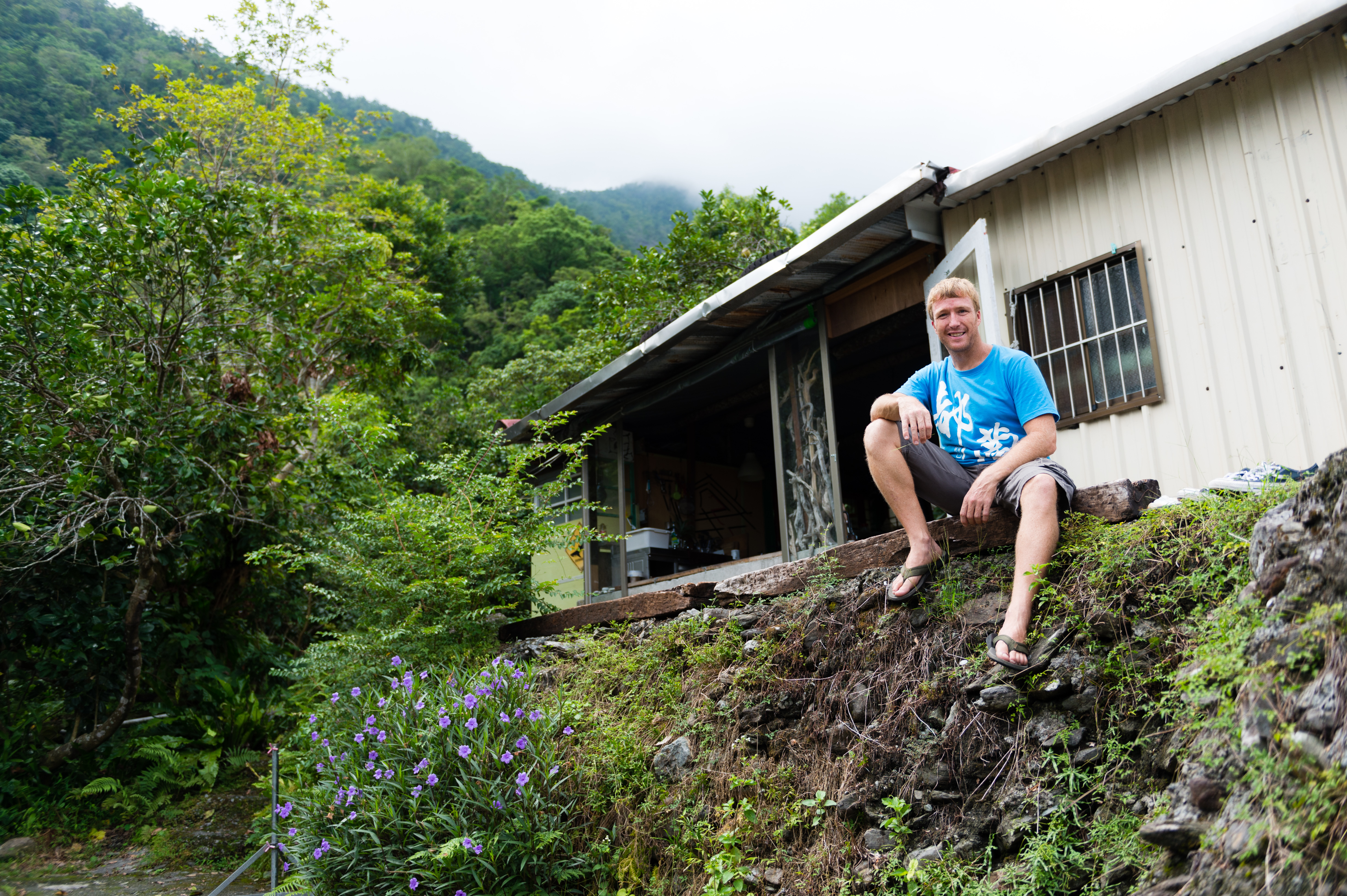 南非老外Neil改造鐵皮屋，把台灣當成夢想實現的地方。