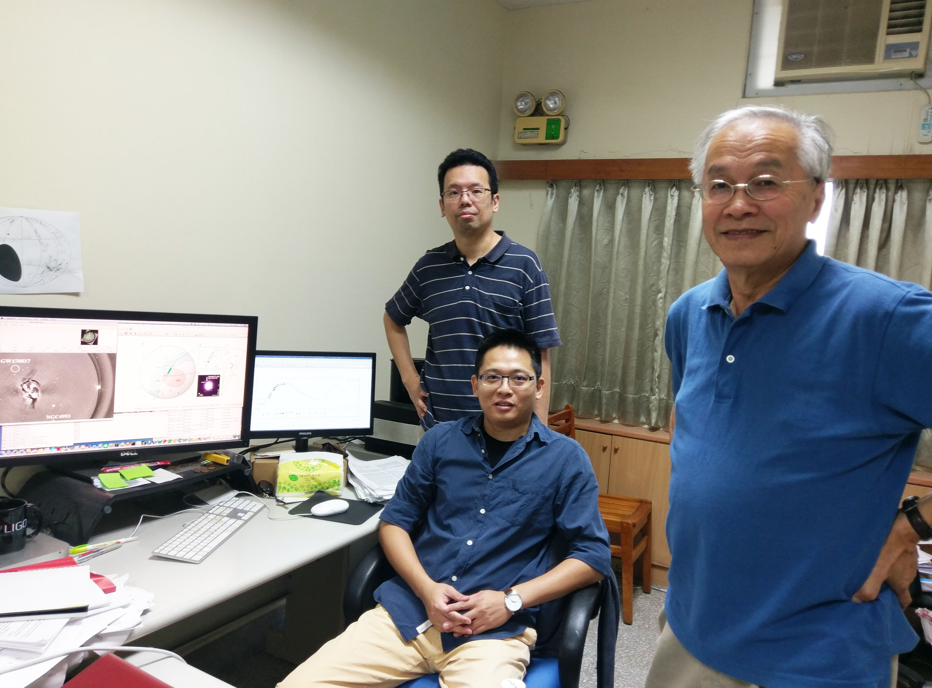 中央大學與鹿林天文台參與國際天文計畫，共同發現中子星合併產生的重力波，在不同波段下會呈現不同顏色。（中央大學提供）
