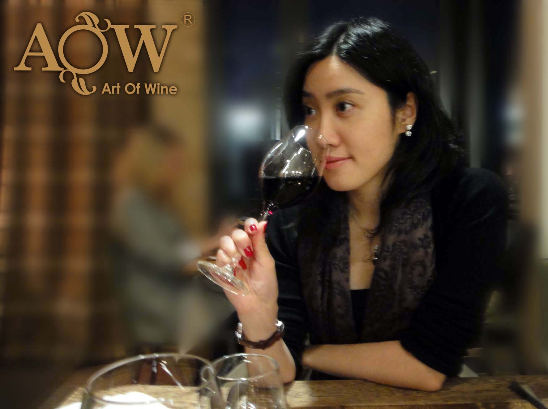 翁曉蕾從小就跟著有豐富名莊級葡萄酒收藏的父親接觸紅酒。（翻攝自中國葡萄酒挑戰賽評審會）